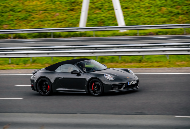 Porsche 992 Carrera 4 GTS Cabriolet