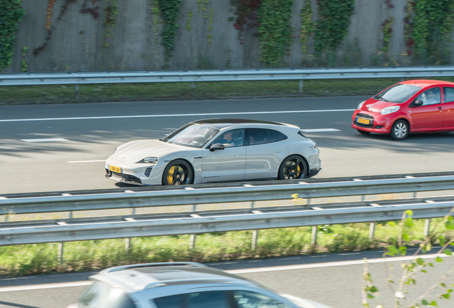 Porsche Taycan Turbo S Sport Turismo