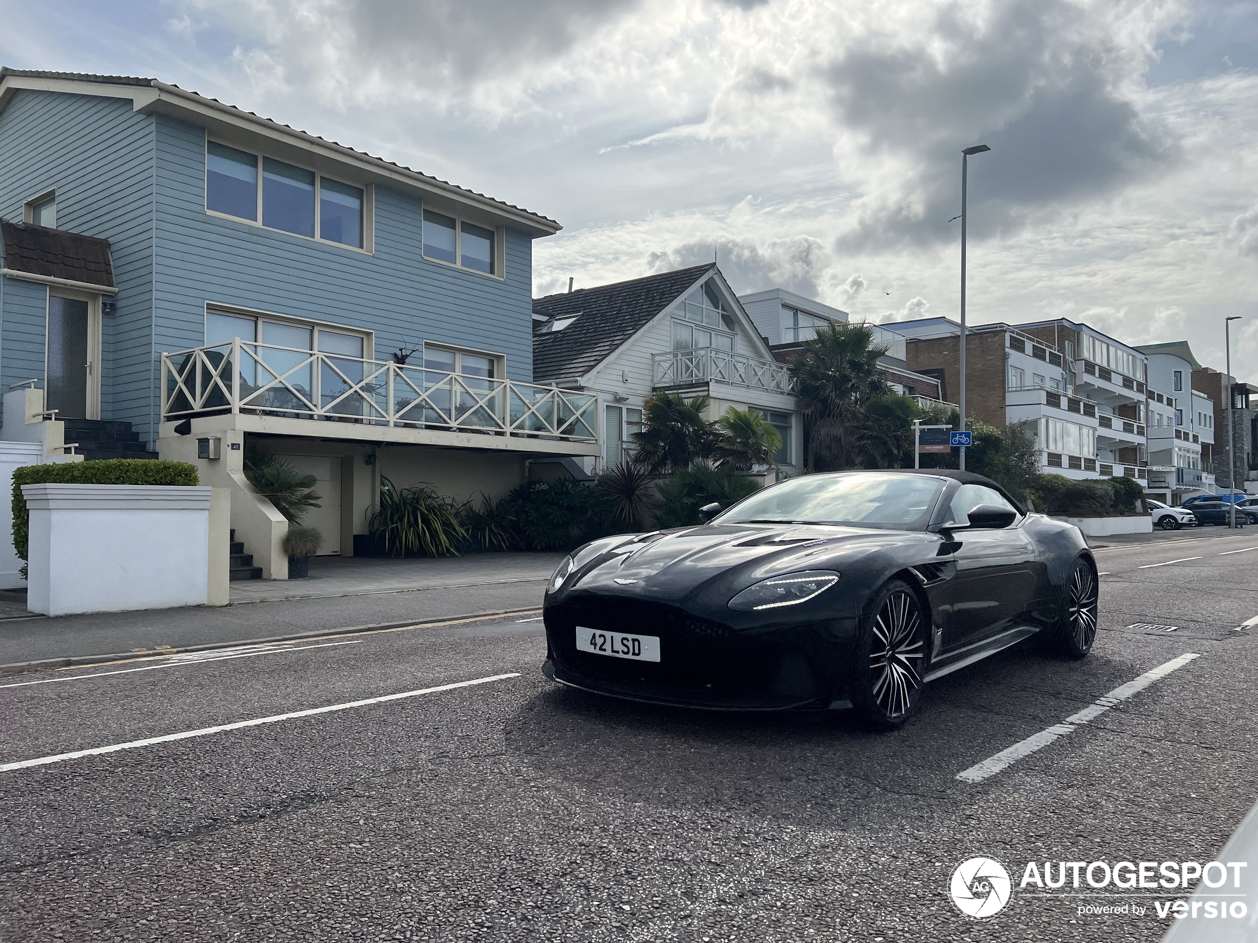 Aston Martin DBS Superleggera Volante