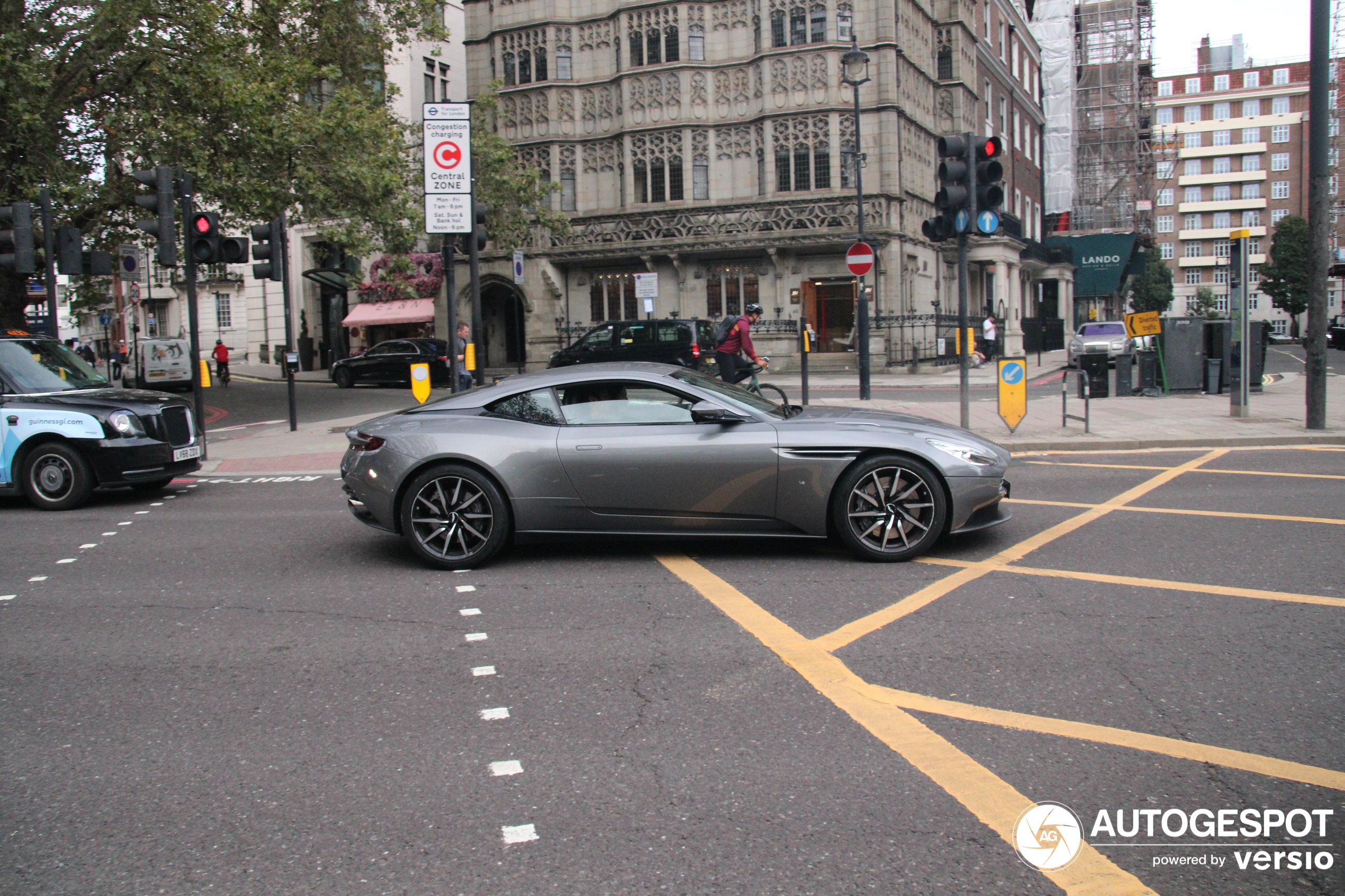 Aston Martin DB11