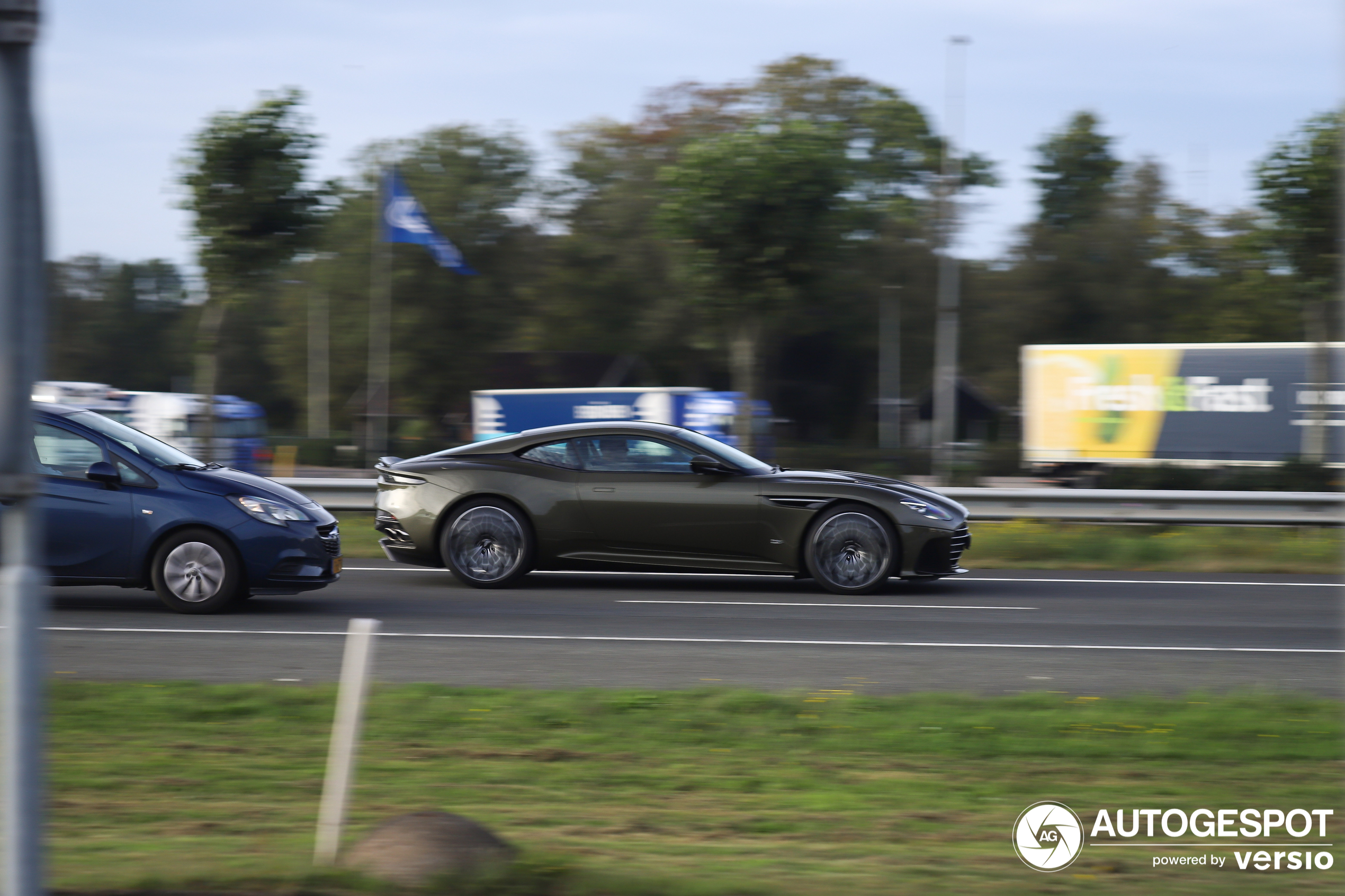 Aston Martin DBS Superleggera OHMSS Edition