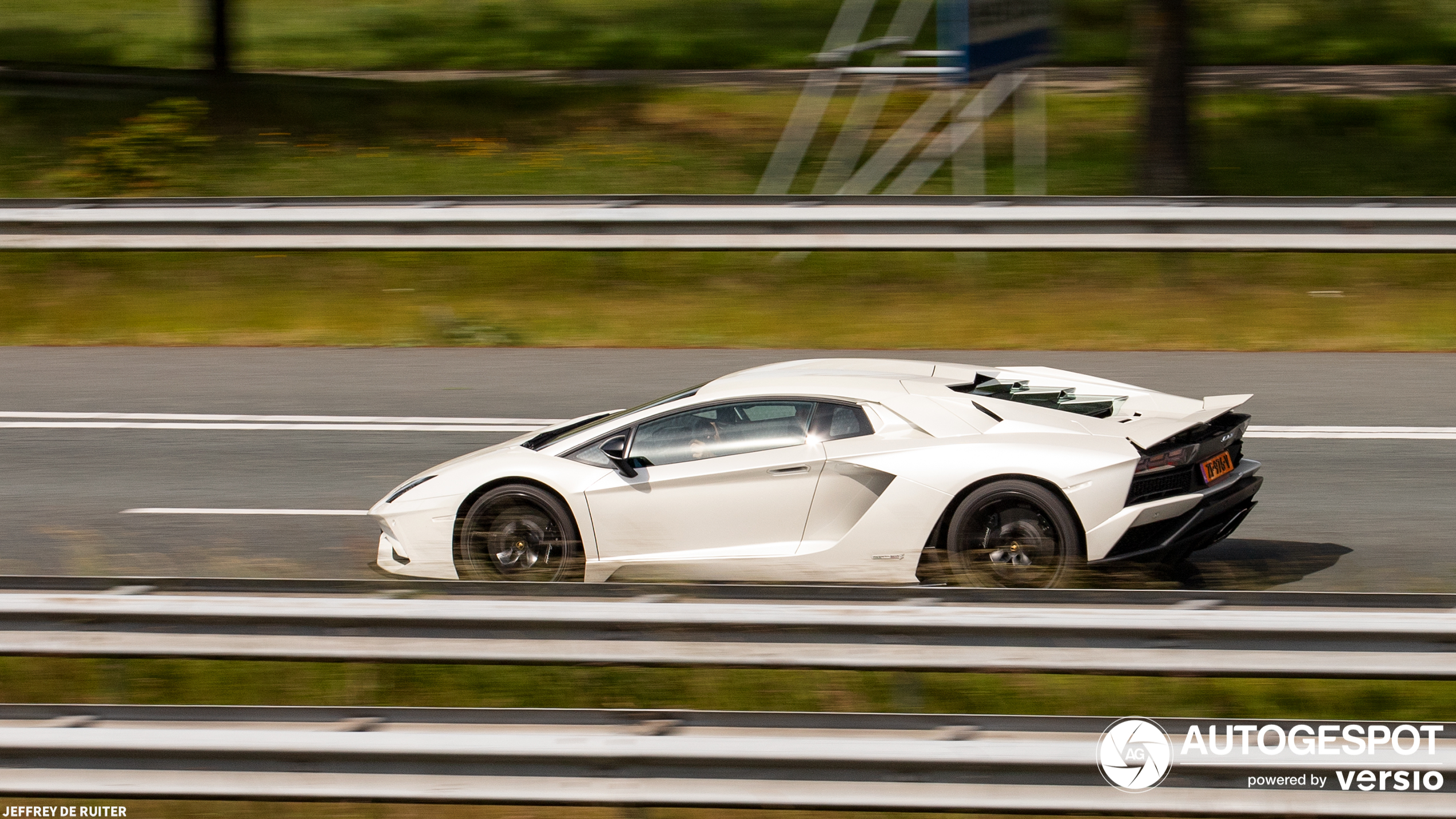 Lamborghini Aventador S LP740-4