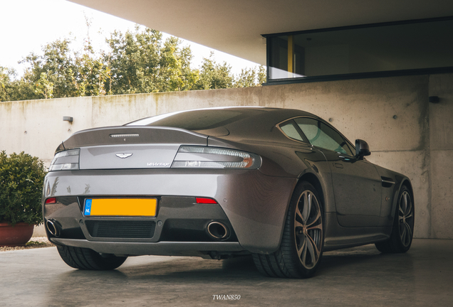 Aston Martin V12 Vantage