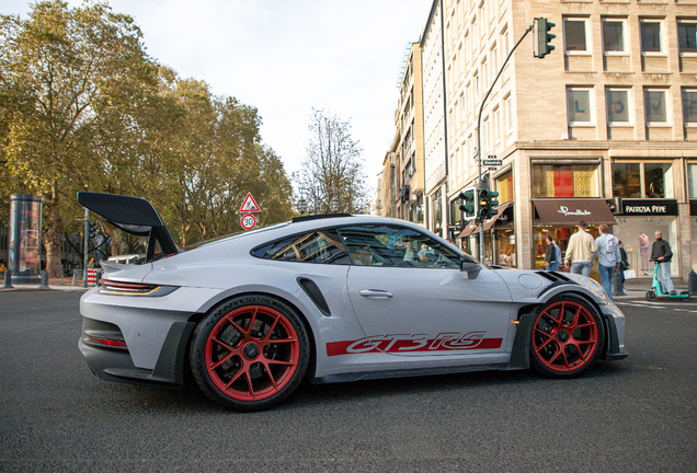 Porsche 992 GT3 RS Weissach Package