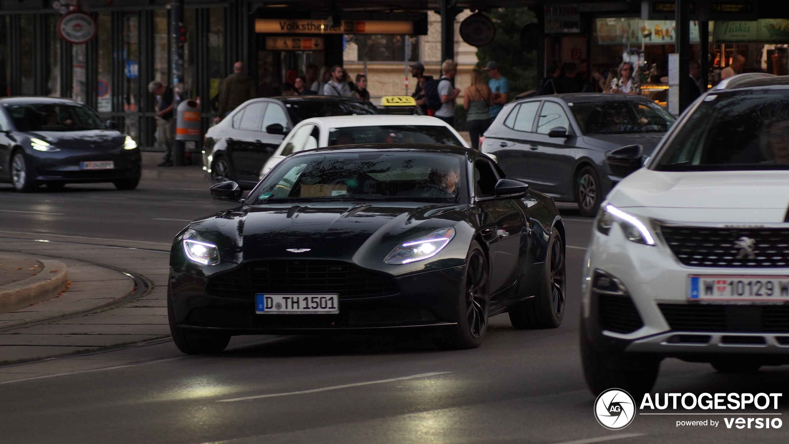 Aston Martin DB11