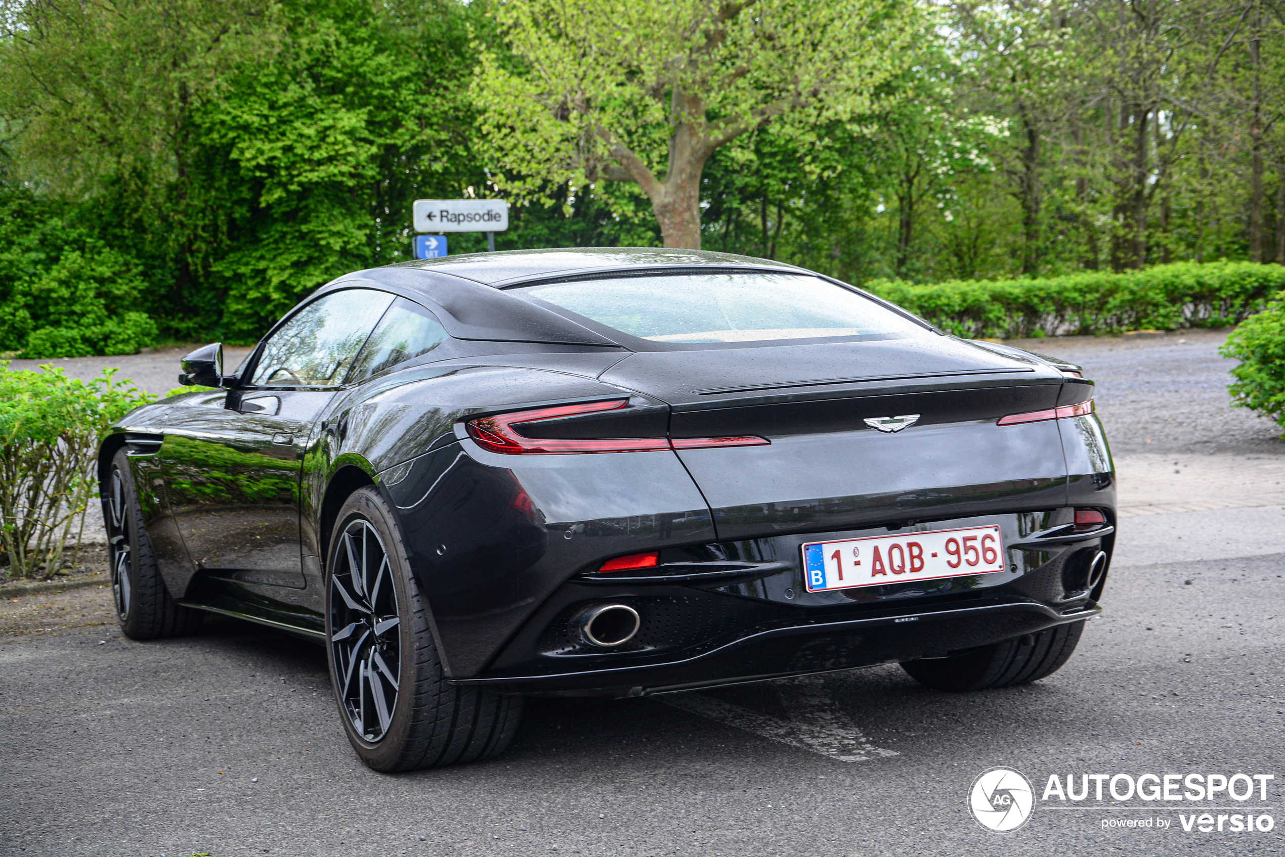 Aston Martin DB11