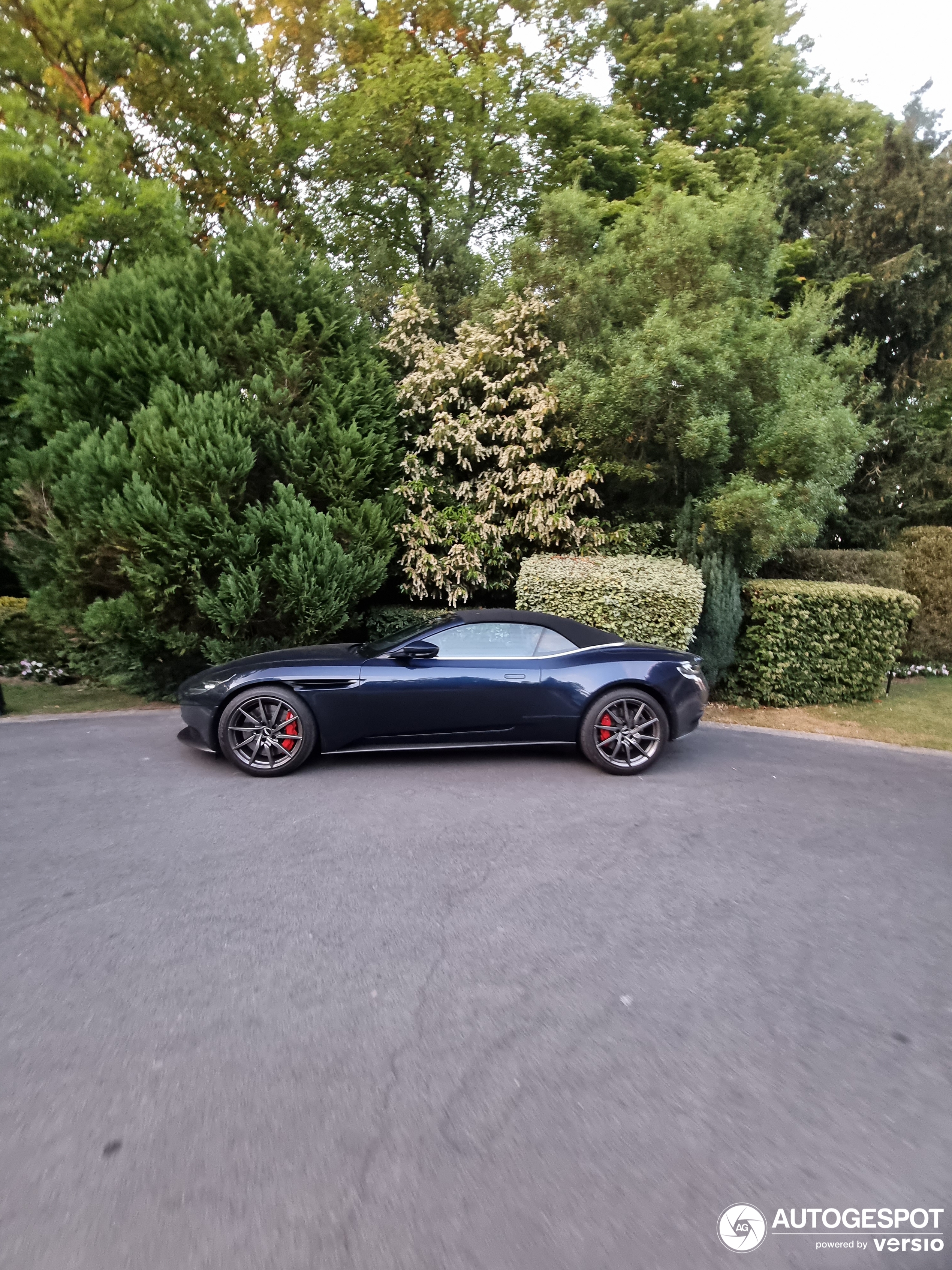 Aston Martin DB11 V8 Volante