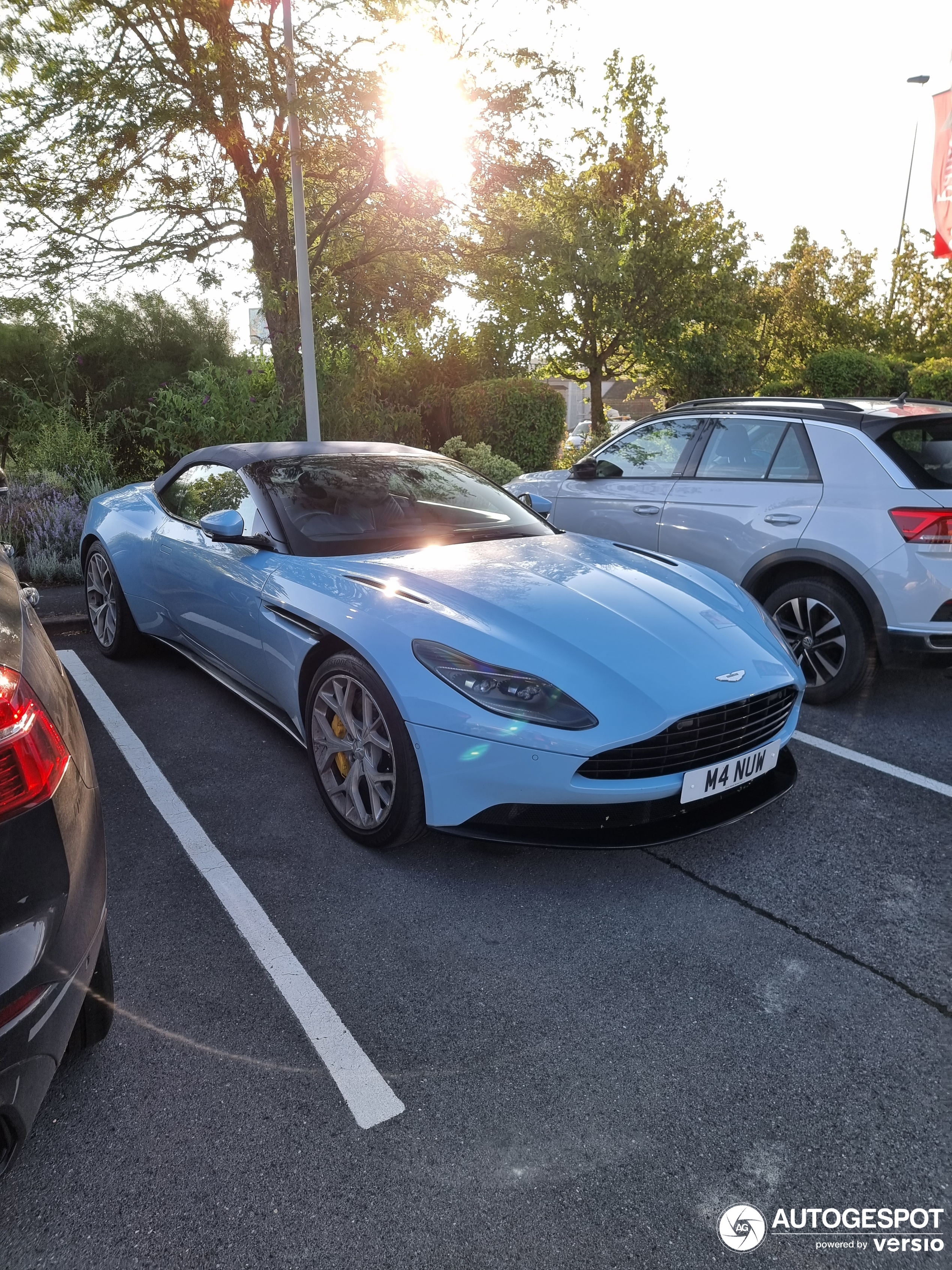 Aston Martin DB11 V8 Volante