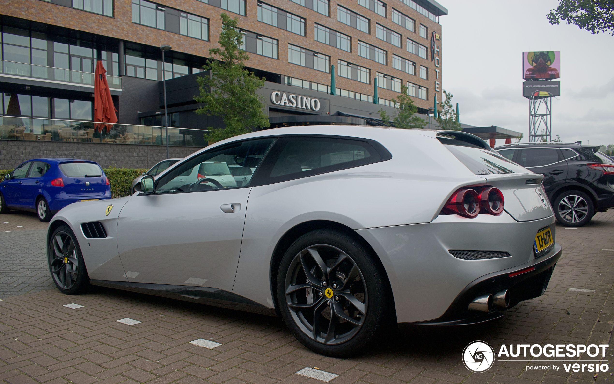 Ferrari GTC4Lusso T