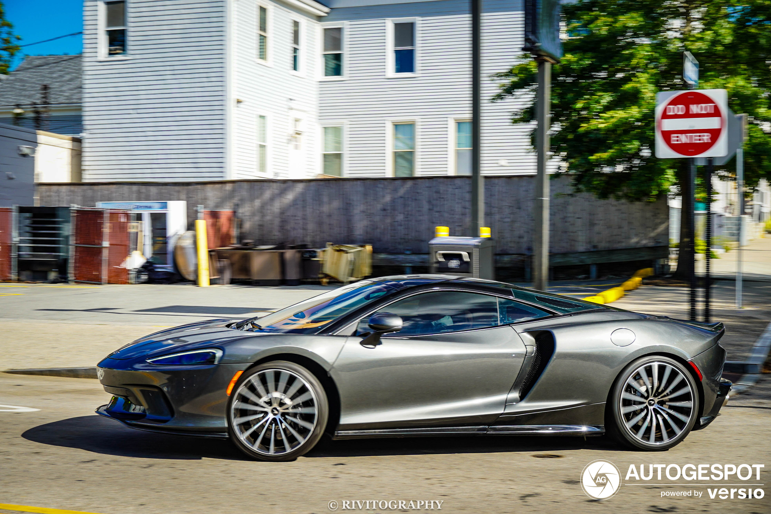 McLaren GT