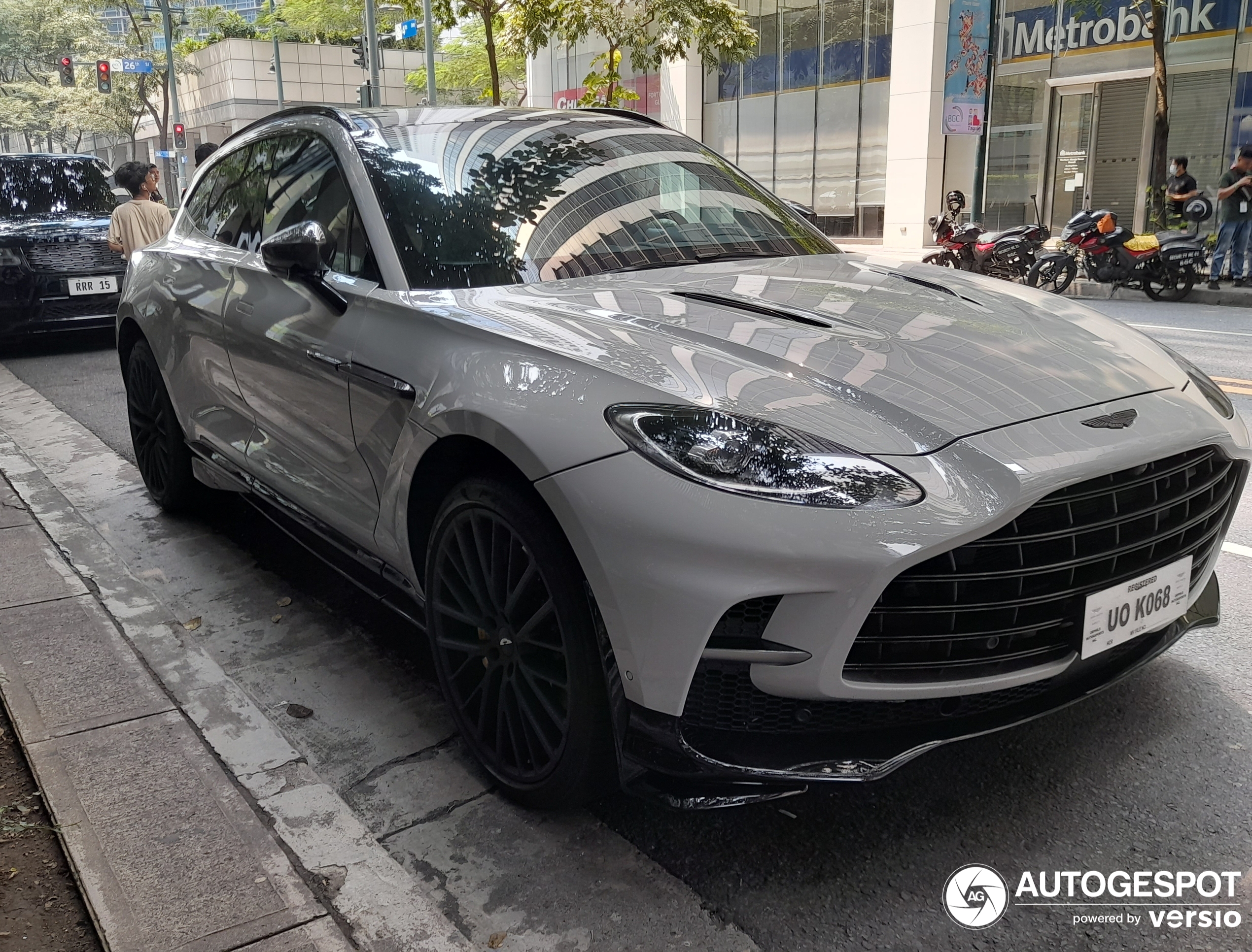 Aston Martin DBX707