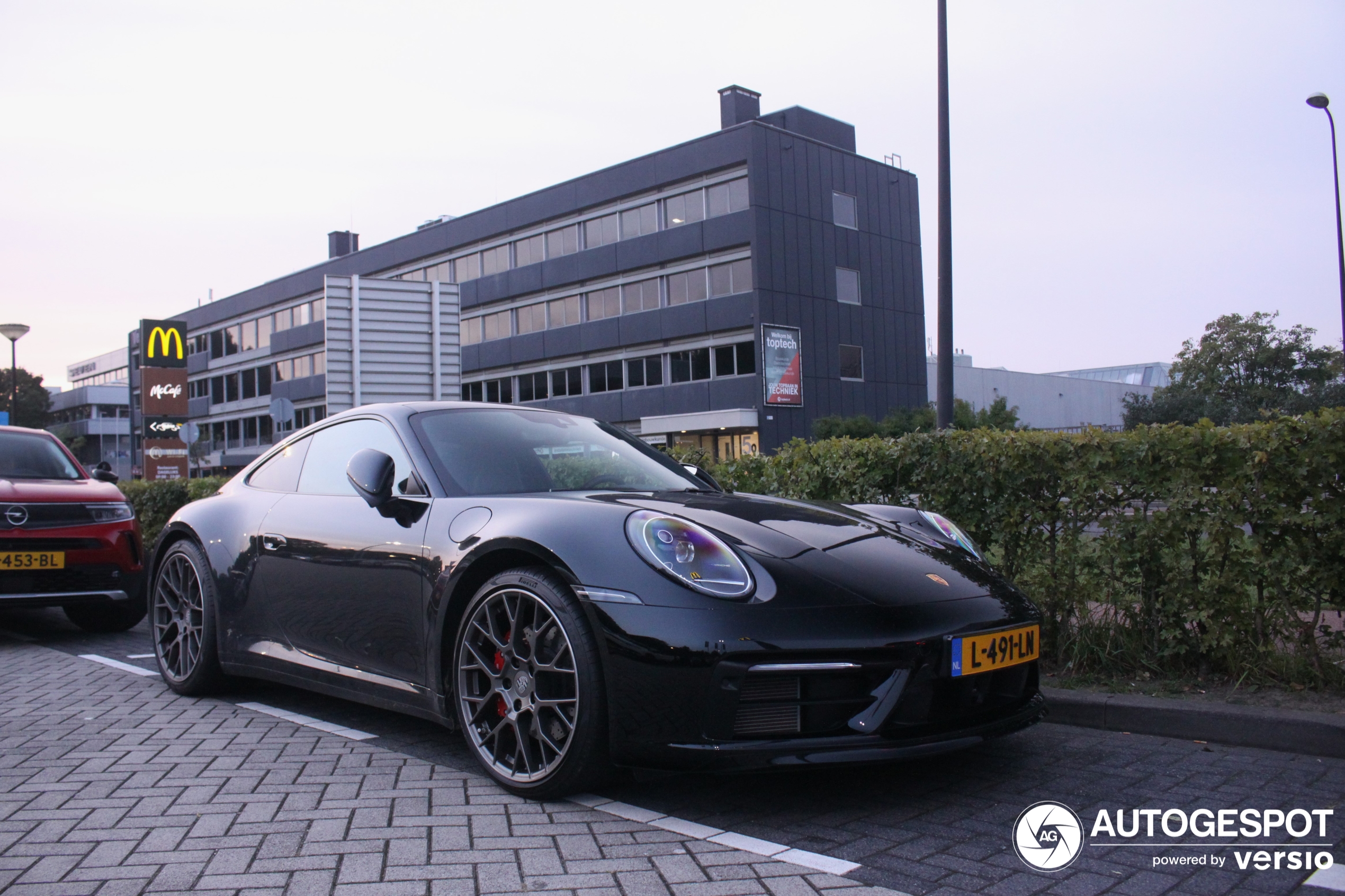 Porsche 992 Carrera 4S