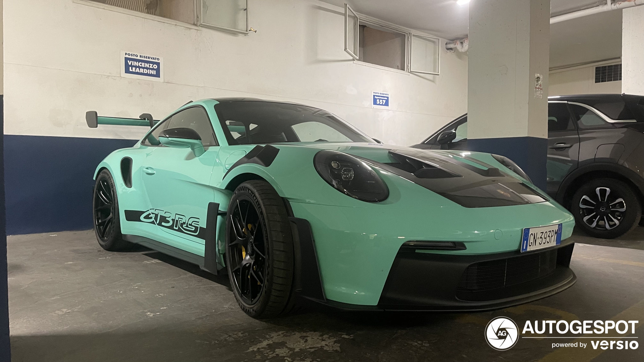 Mintgroene Porsche 992 GT3 RS is behoorlijk lekker