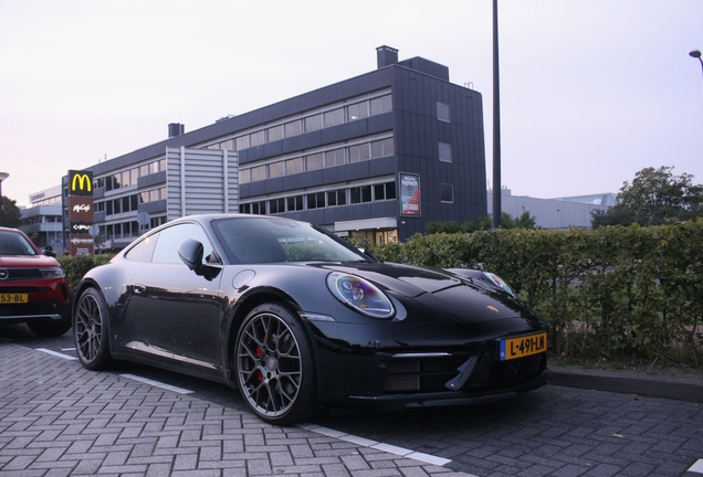 Porsche 992 Carrera 4S