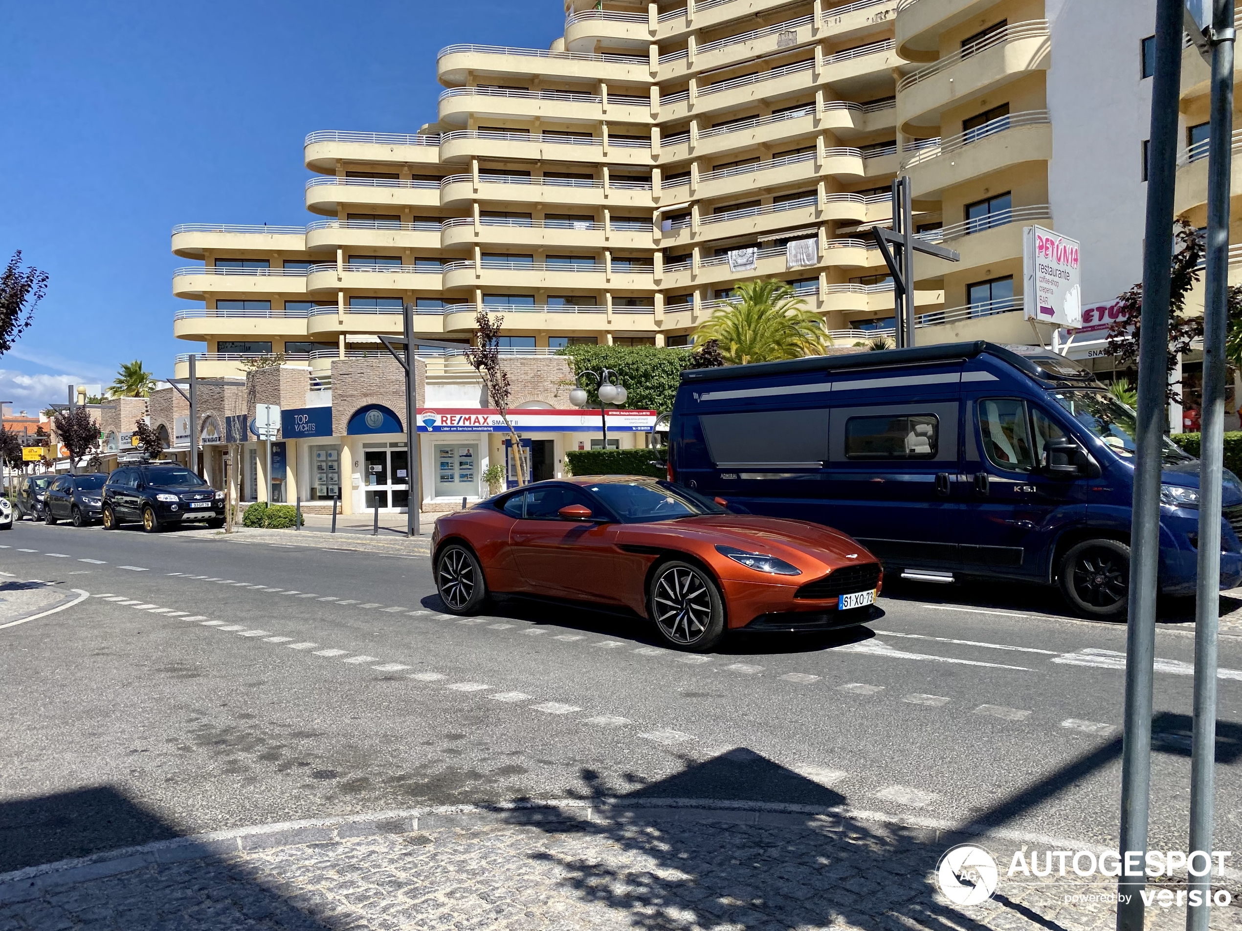 Aston Martin DB11 V8