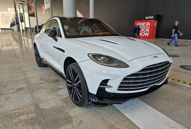 Aston Martin DBX707