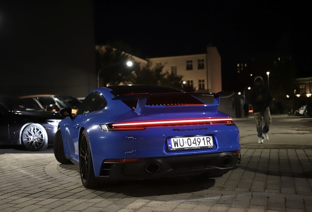 Porsche 992 Carrera 4 GTS