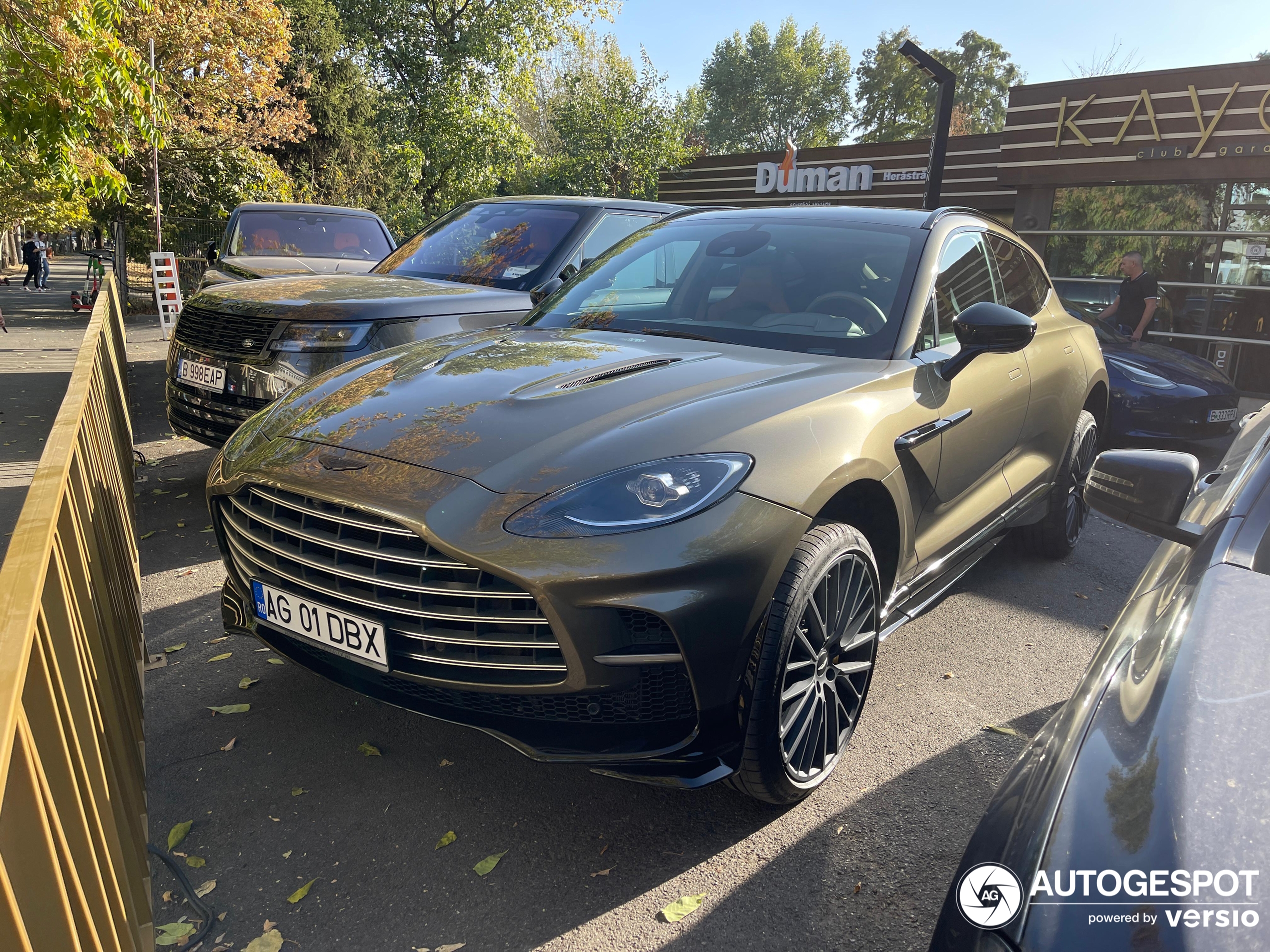 Aston Martin DBX707