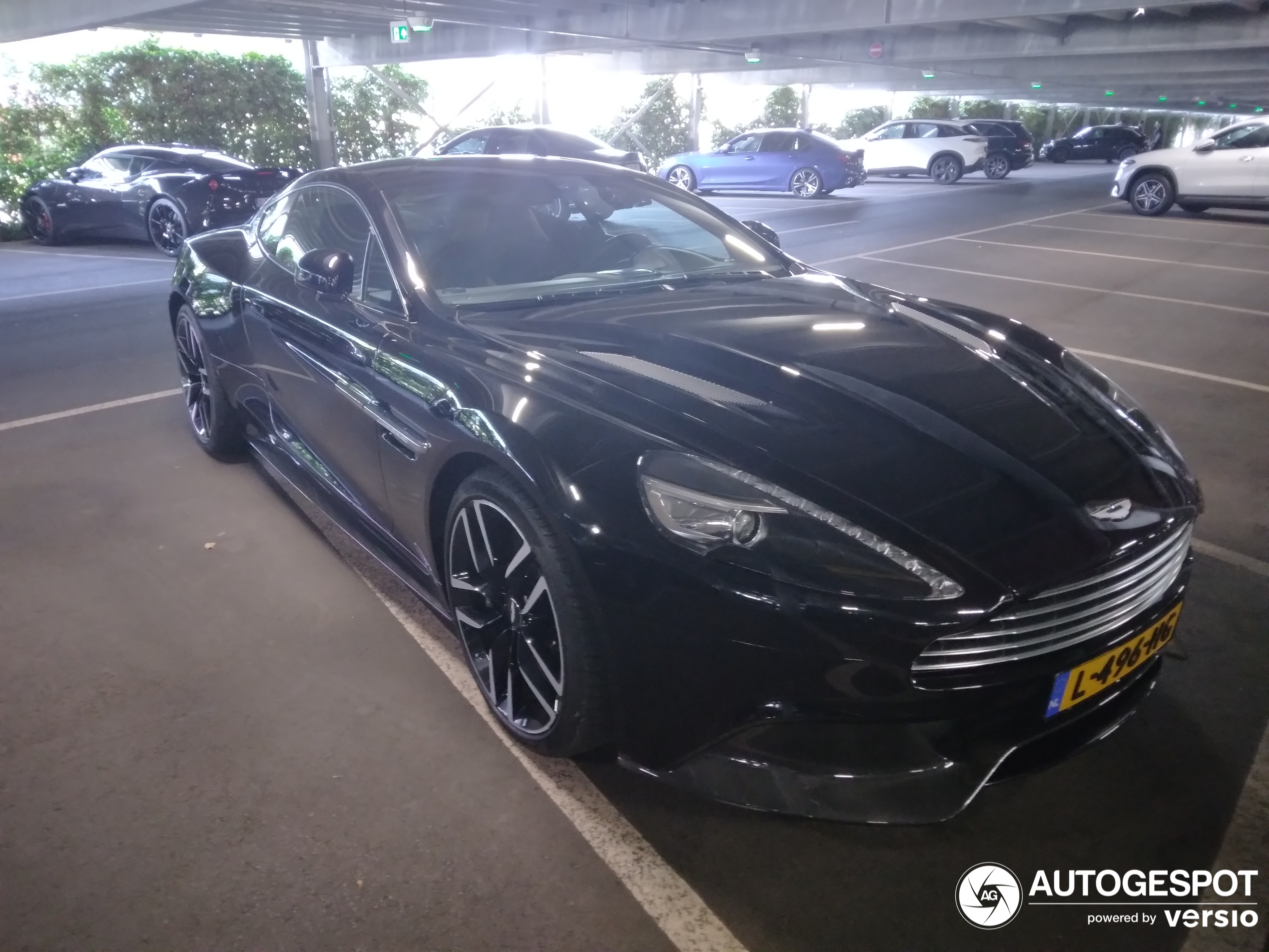 Aston Martin Vanquish 2015 Carbon Black Edition