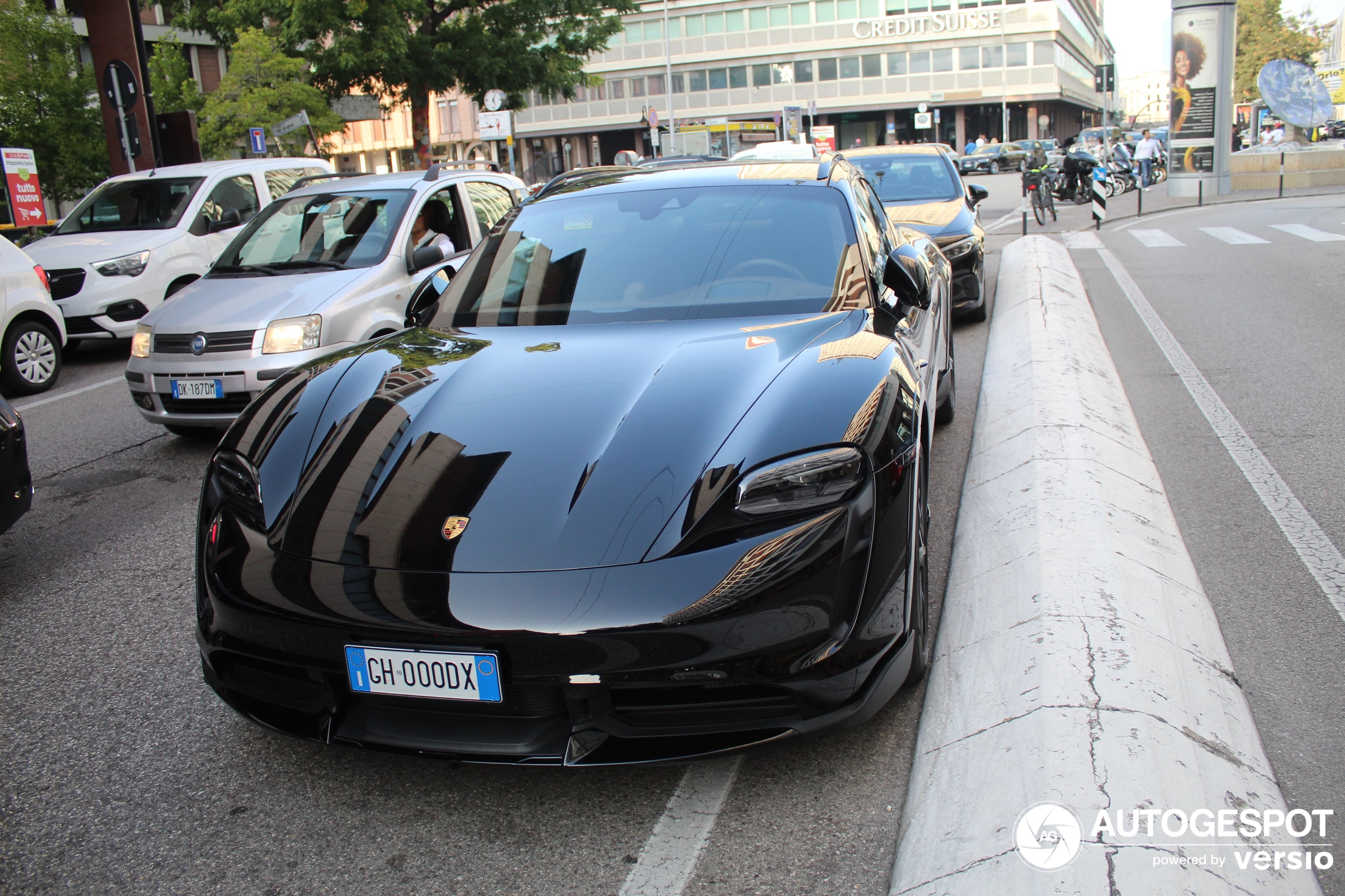 Porsche Taycan Turbo S Cross Turismo