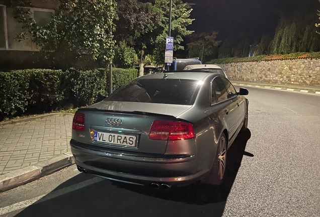 Audi S8 D3