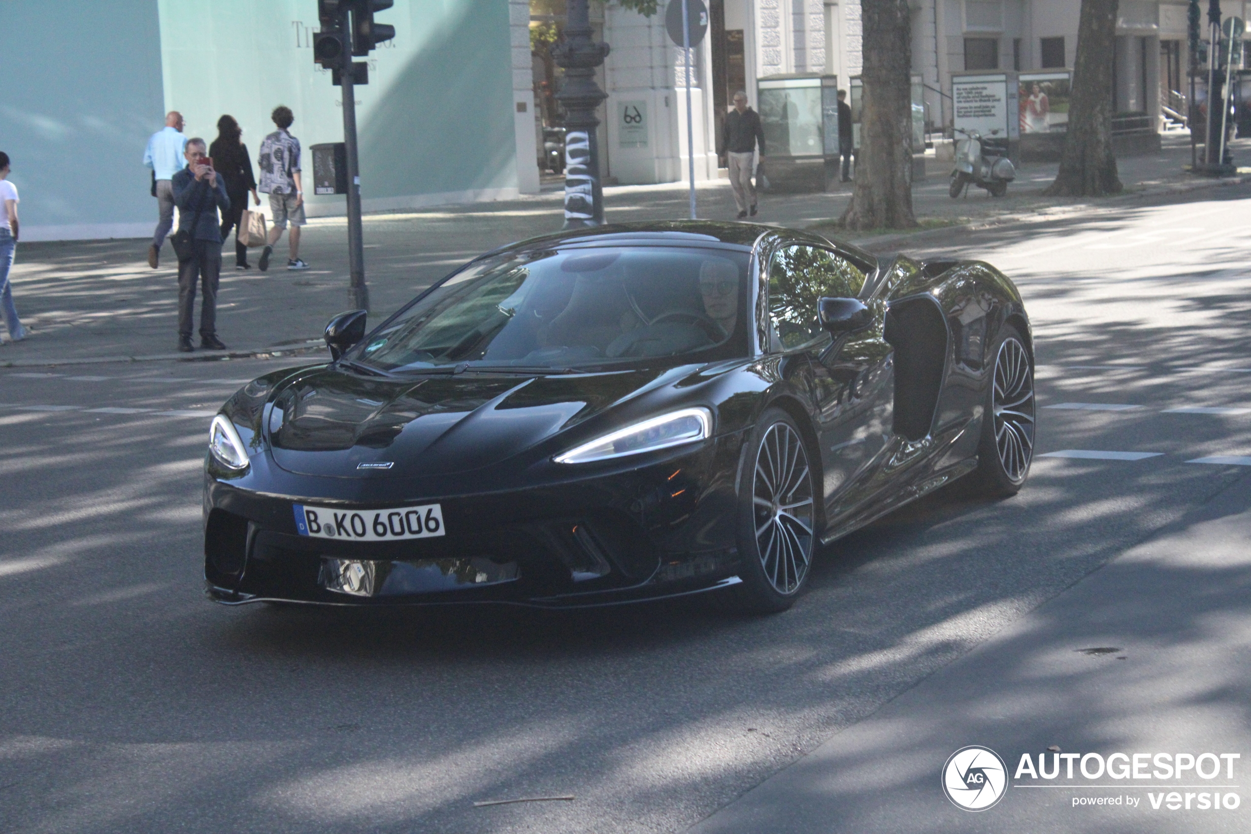 McLaren GT