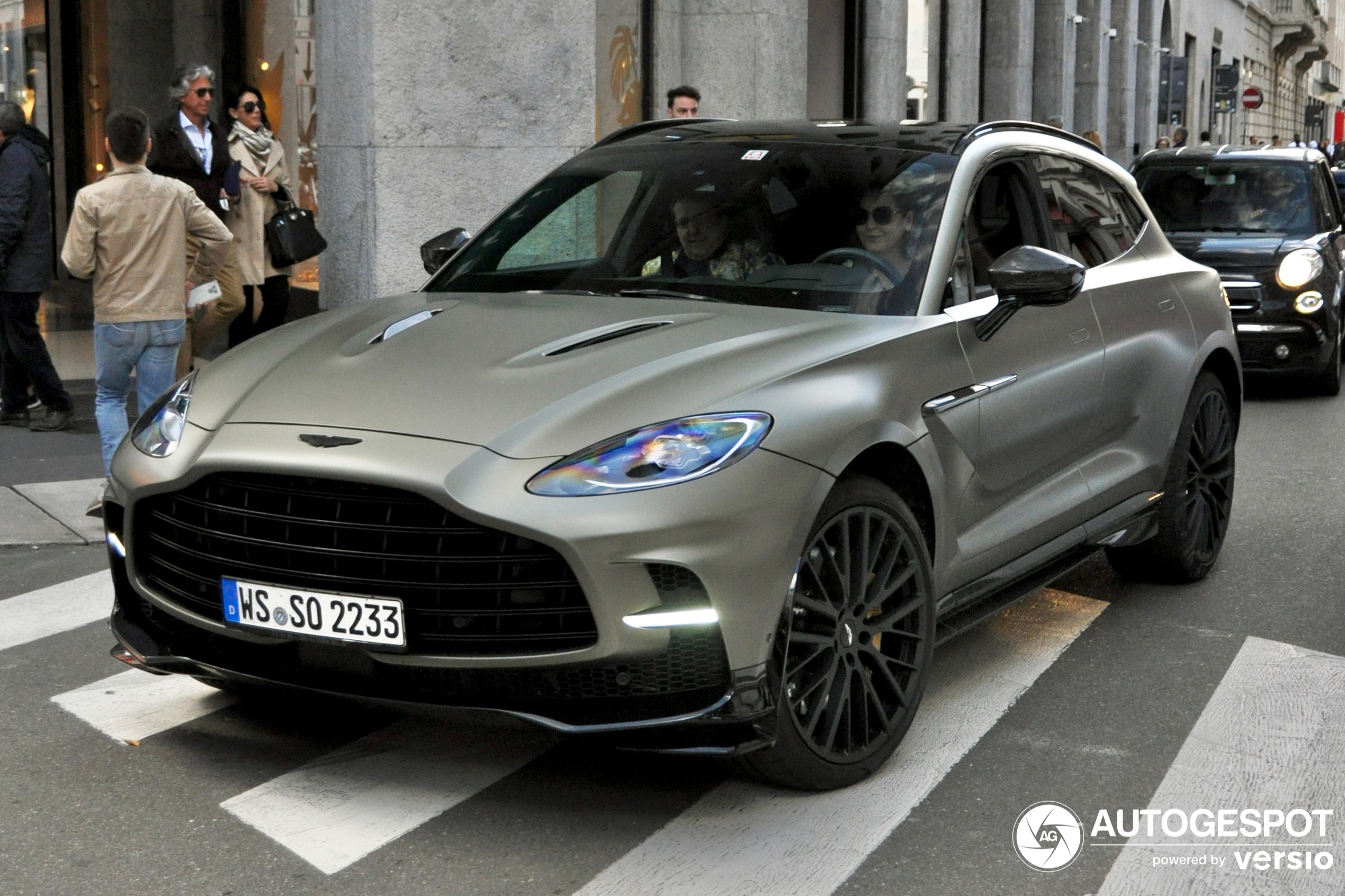 Aston Martin DBX707