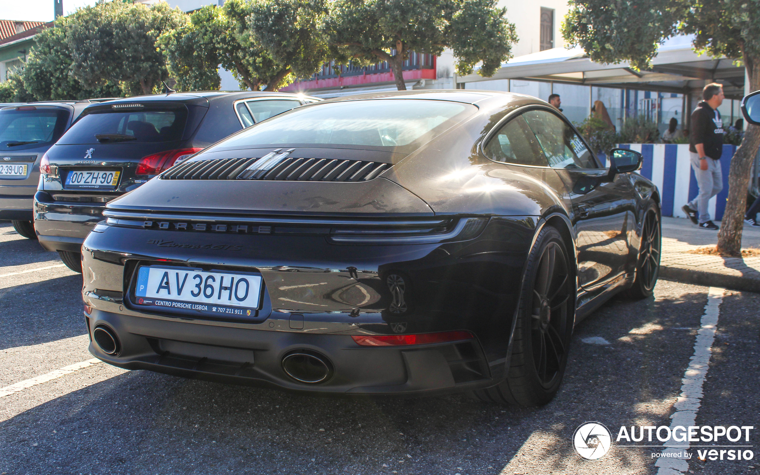 Porsche 992 Carrera 4 GTS