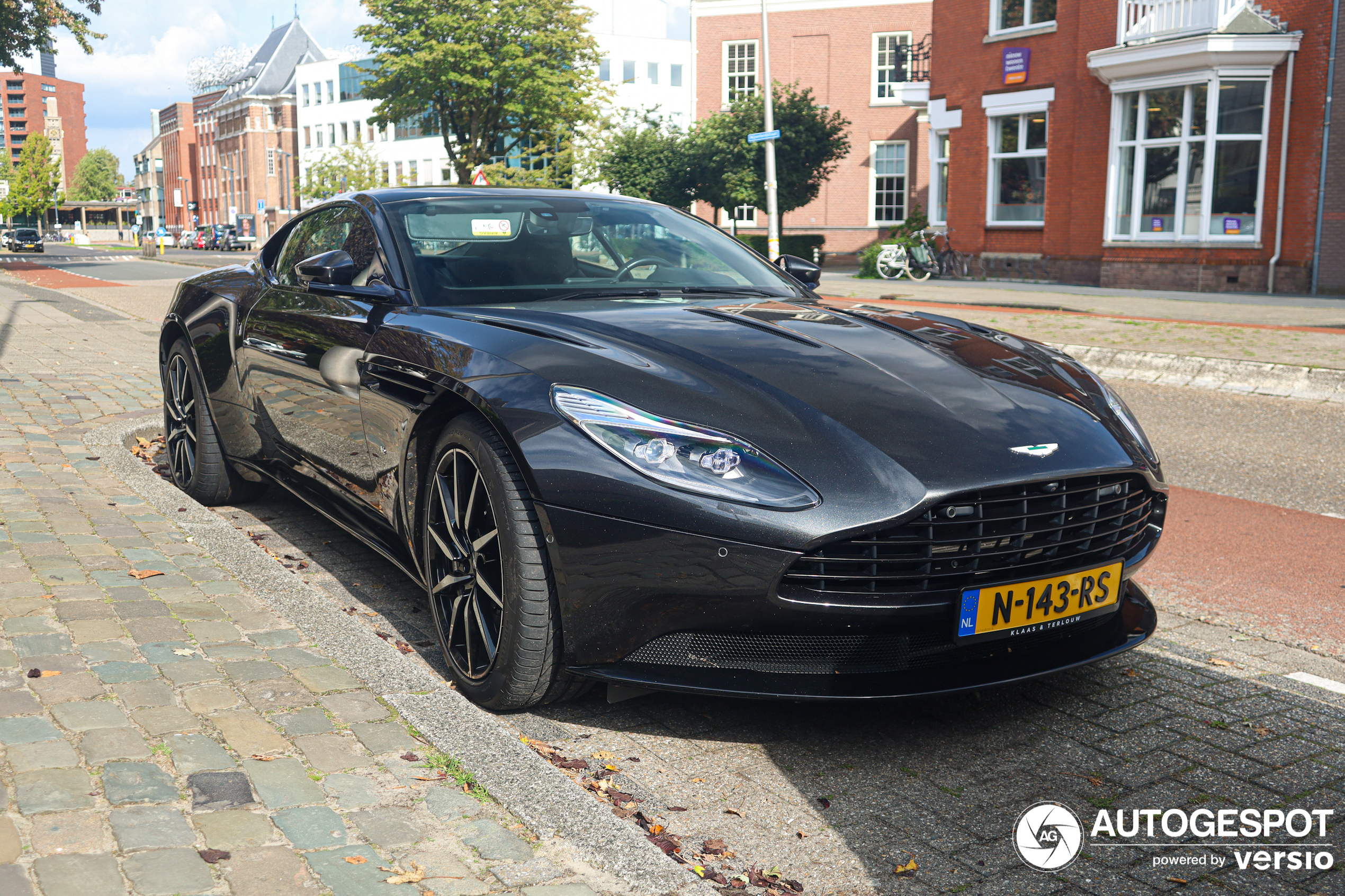 Aston Martin DB11