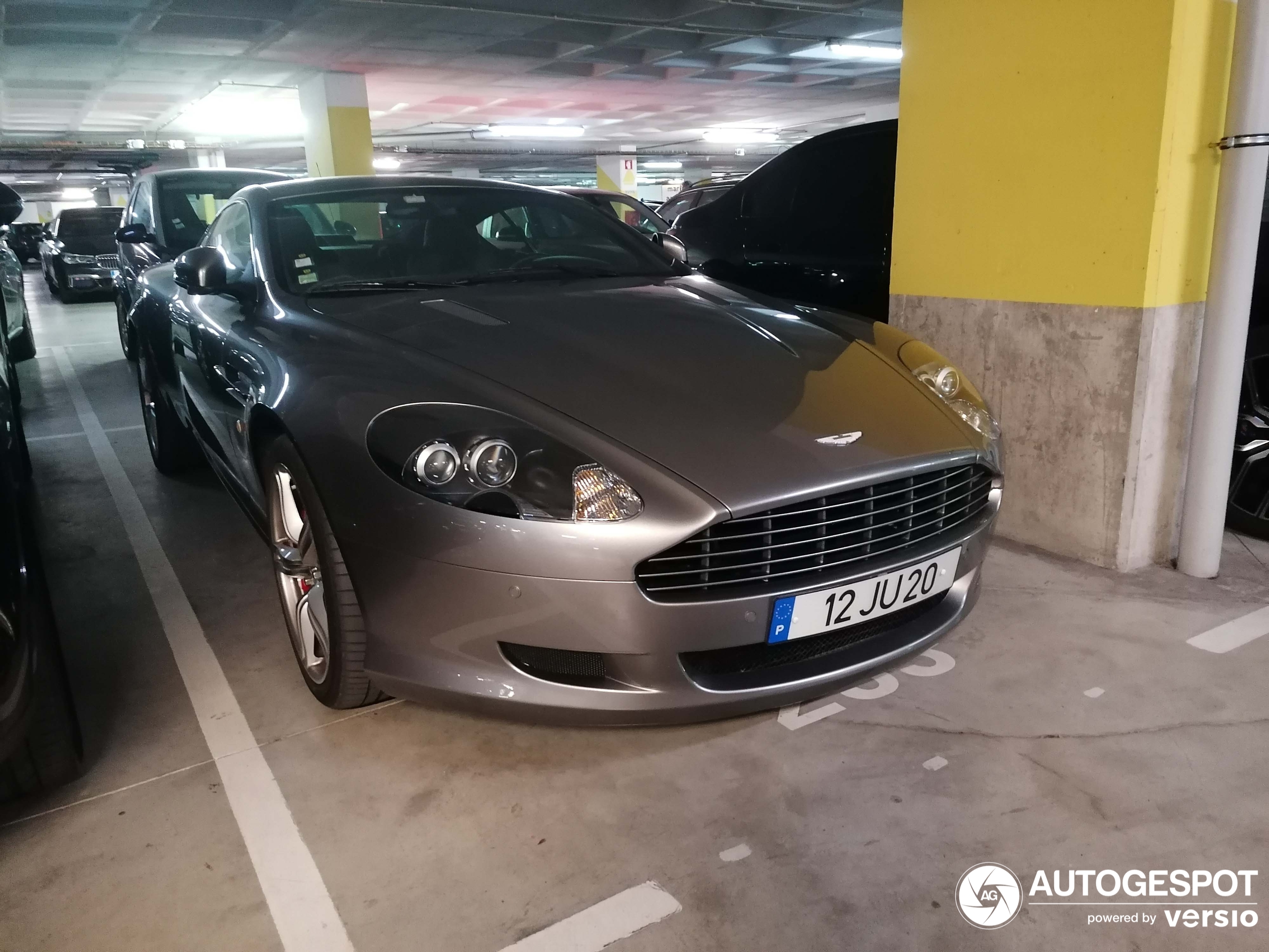 Aston Martin DB9