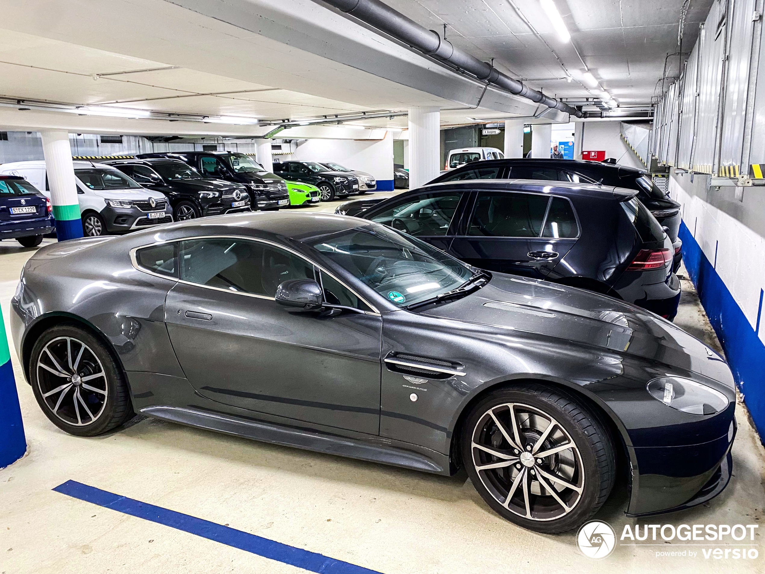 Aston Martin V8 Vantage 2012