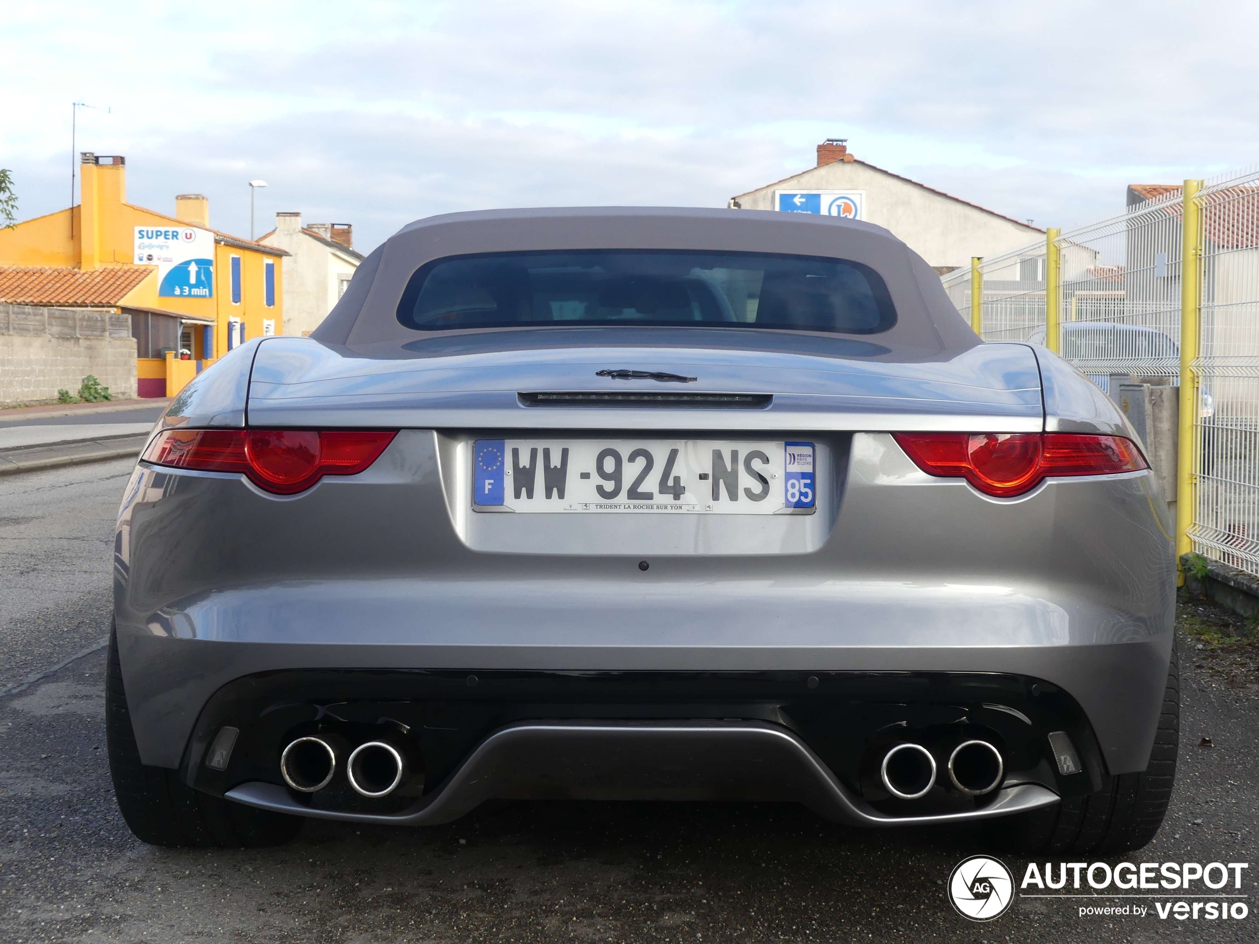 Jaguar F-TYPE R Convertible 2017