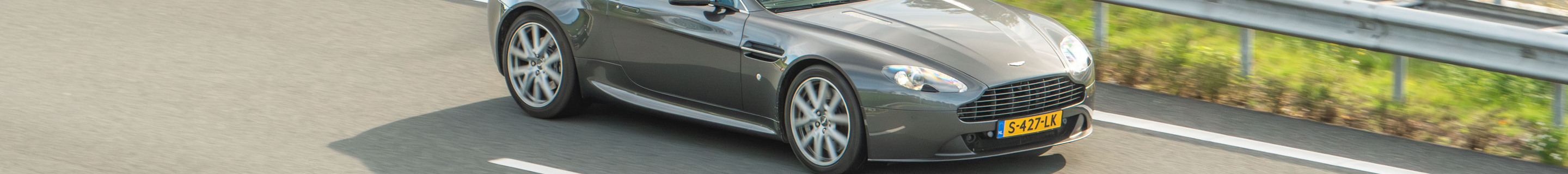 Aston Martin V8 Vantage 2012