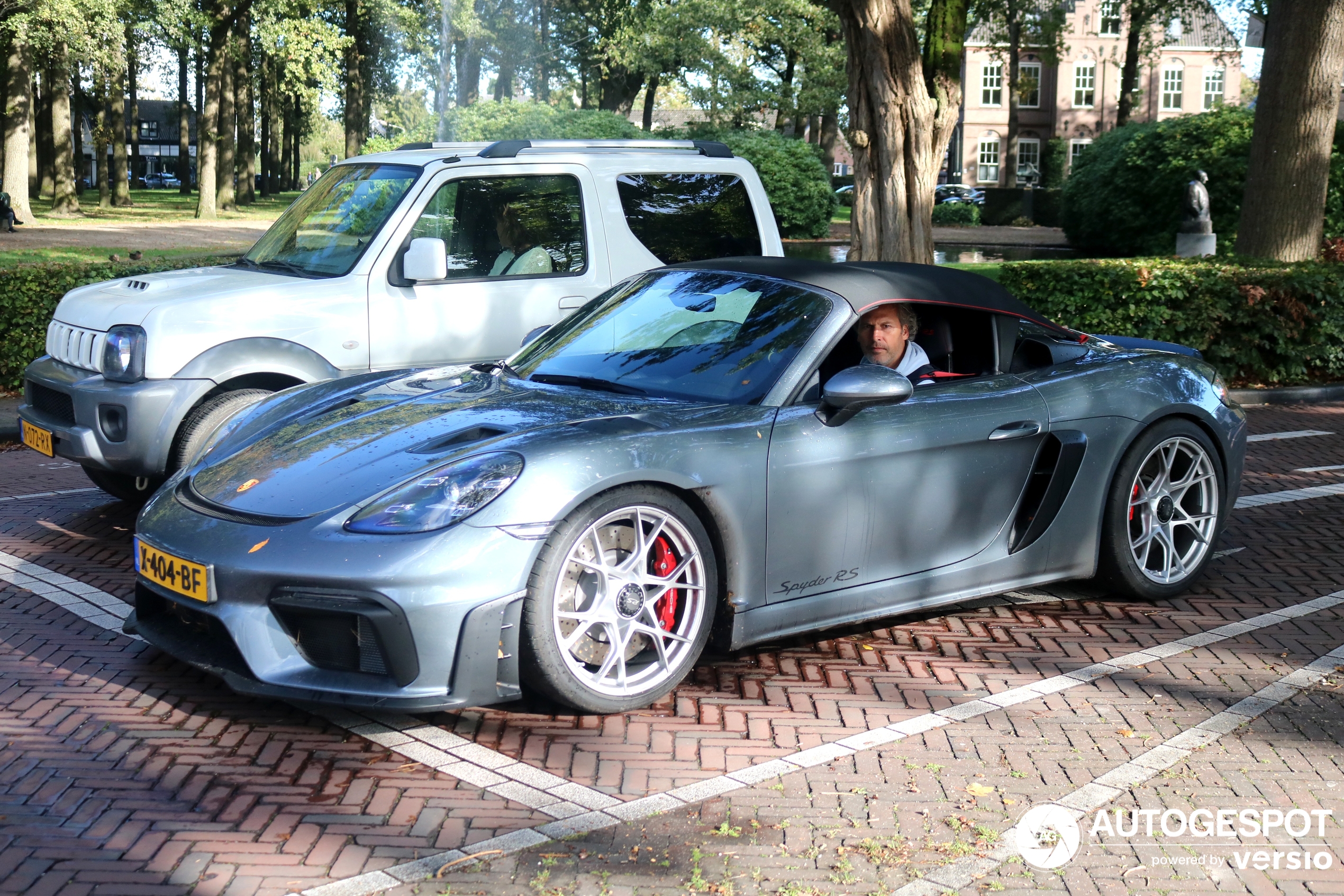 Werner Budding wordt in de Porsche 718 Spyder RS van Nederland gespot