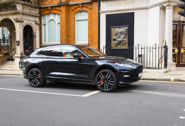 Aston Martin DBX707