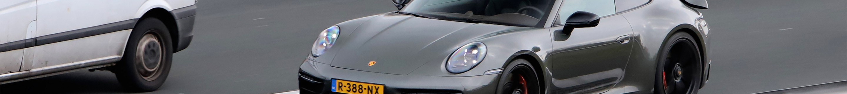 Porsche 992 Carrera 4 GTS