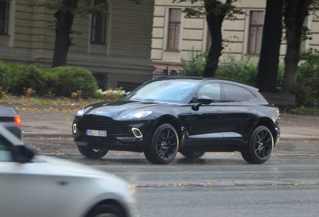 Aston Martin DBX