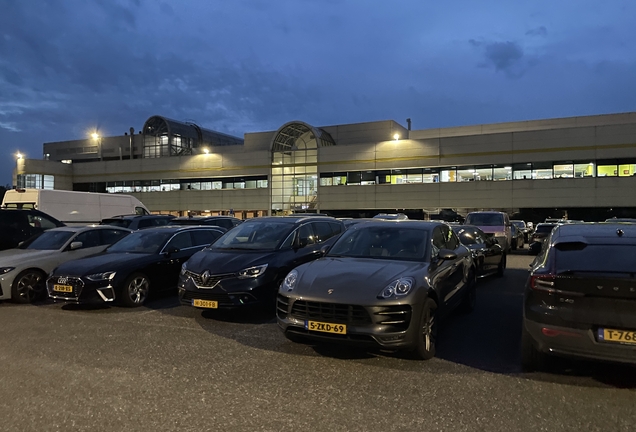 Porsche 95B Macan Turbo