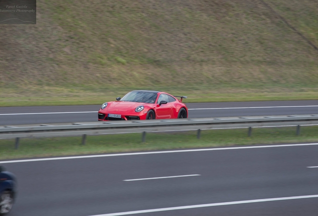 Porsche 992 Carrera 4 GTS