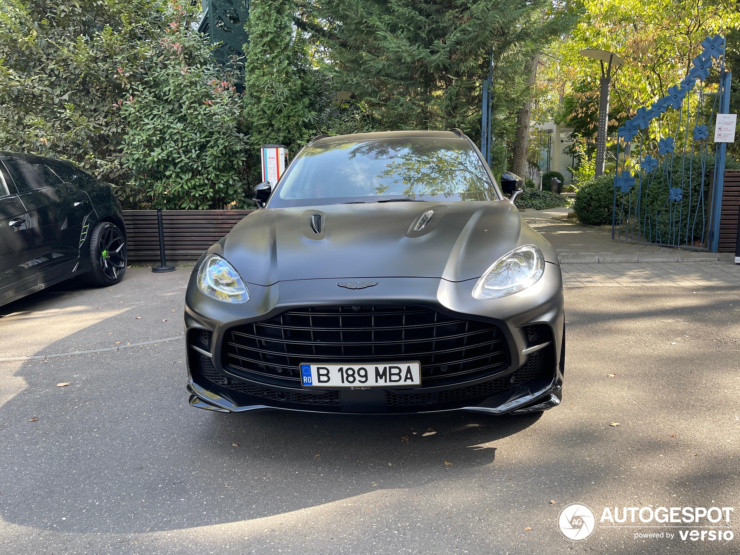 Aston Martin DBX707