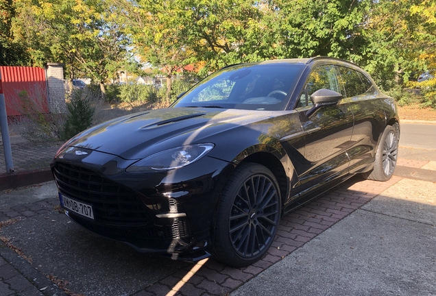 Aston Martin DBX707