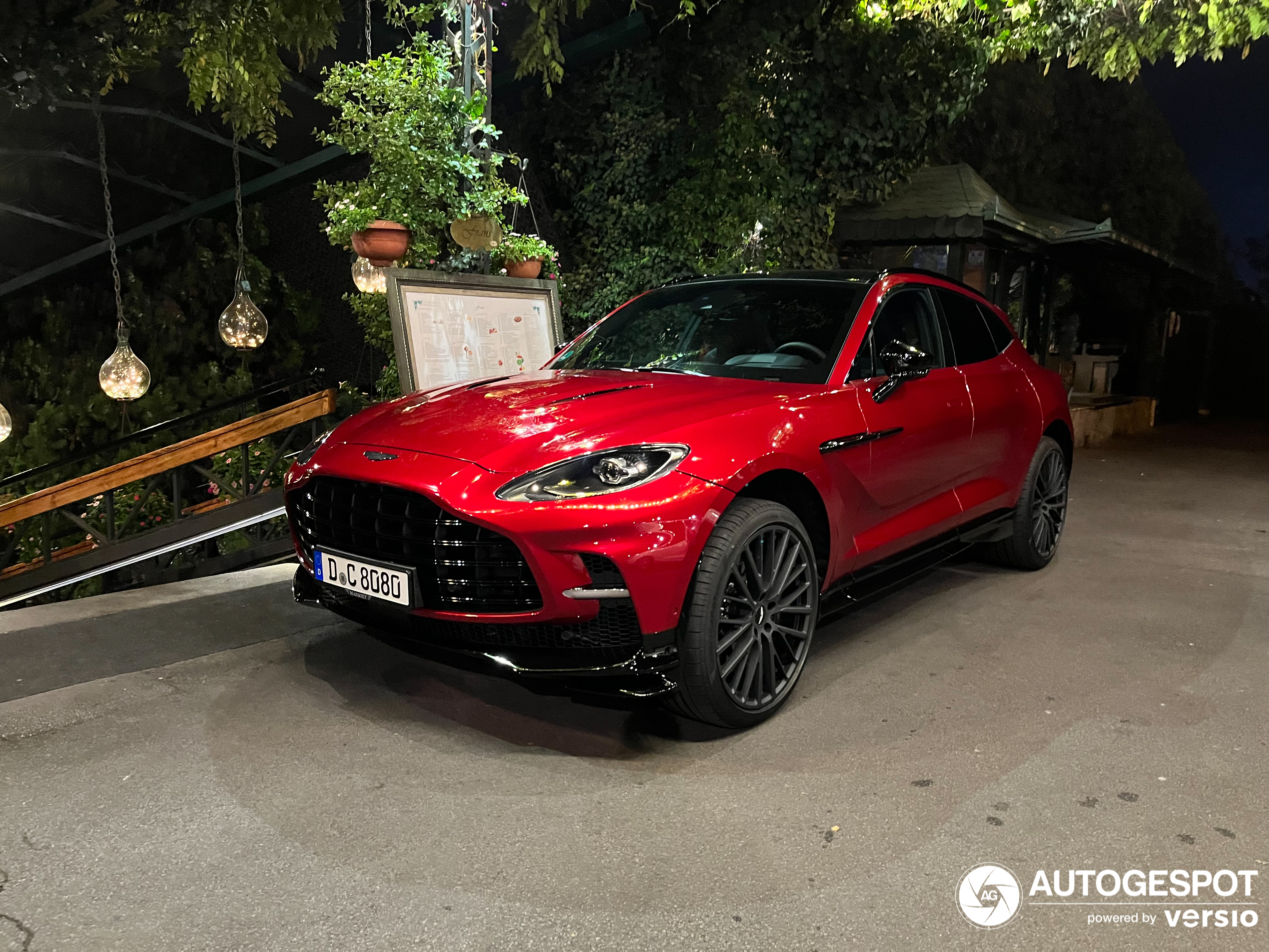 Aston Martin DBX707