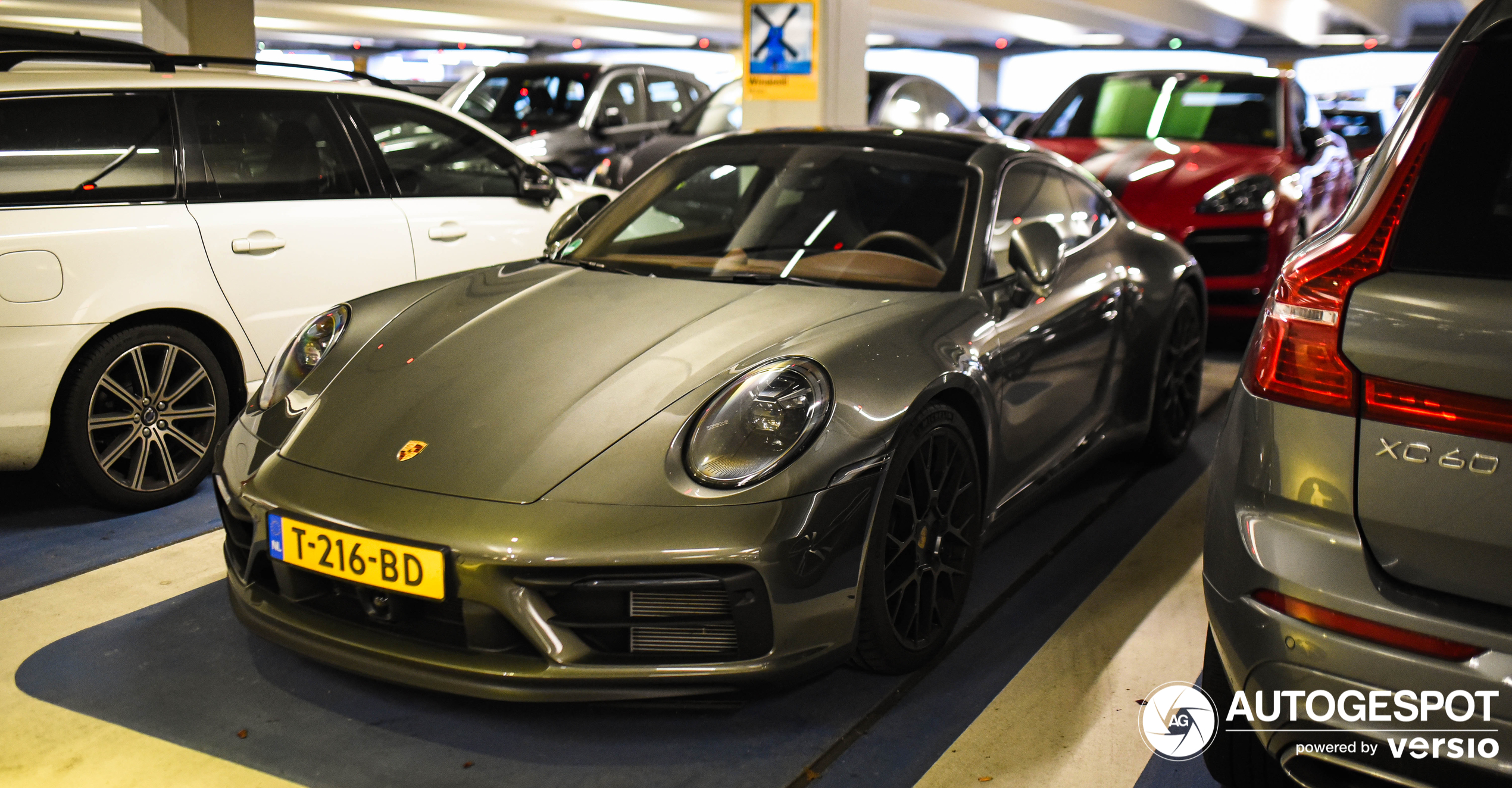 Porsche 992 Carrera 4 GTS