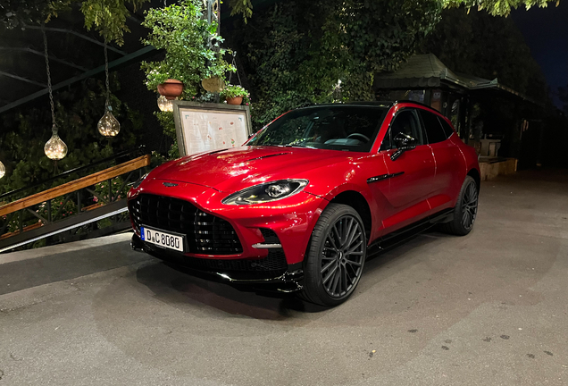 Aston Martin DBX707