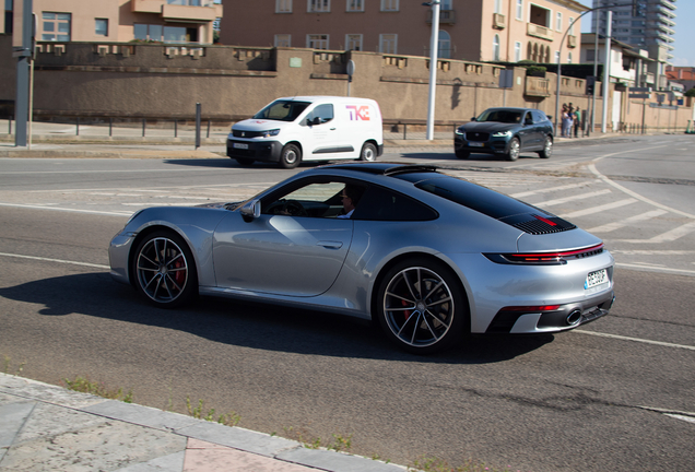 Porsche 992 Carrera 4S