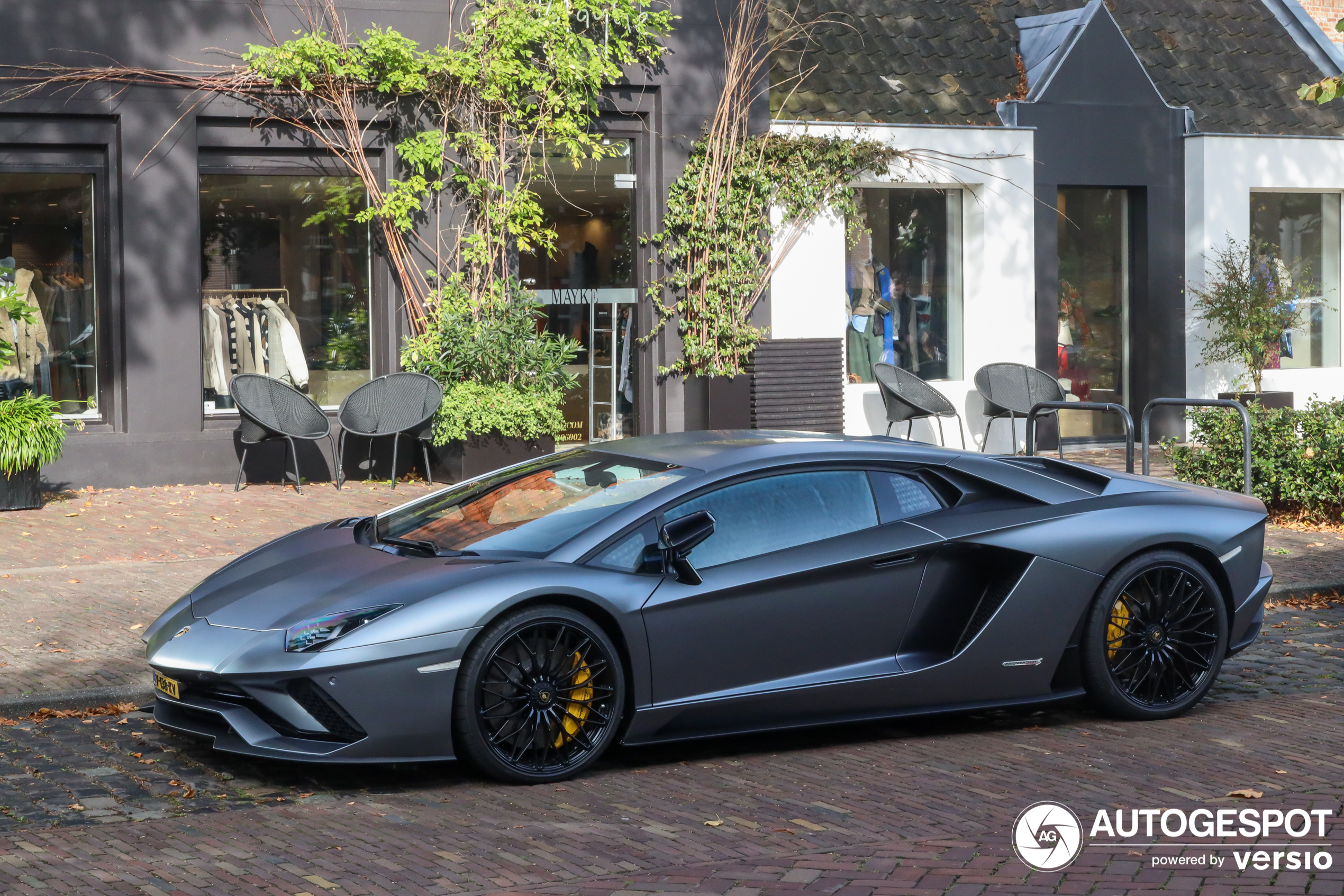 Lamborghini Aventador S LP740-4