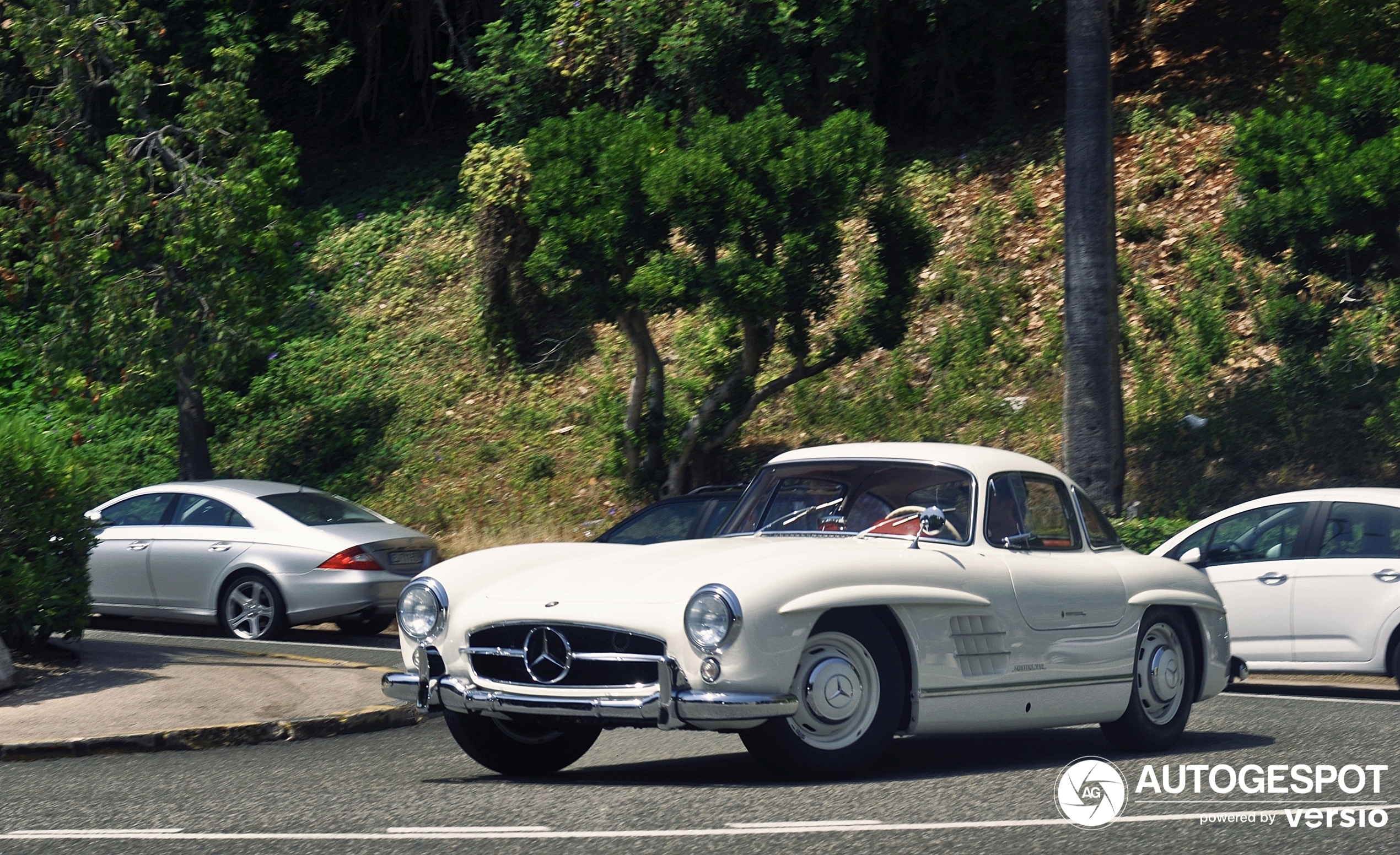 Der legendäre 300 SL erscheint in Südfrankreich.