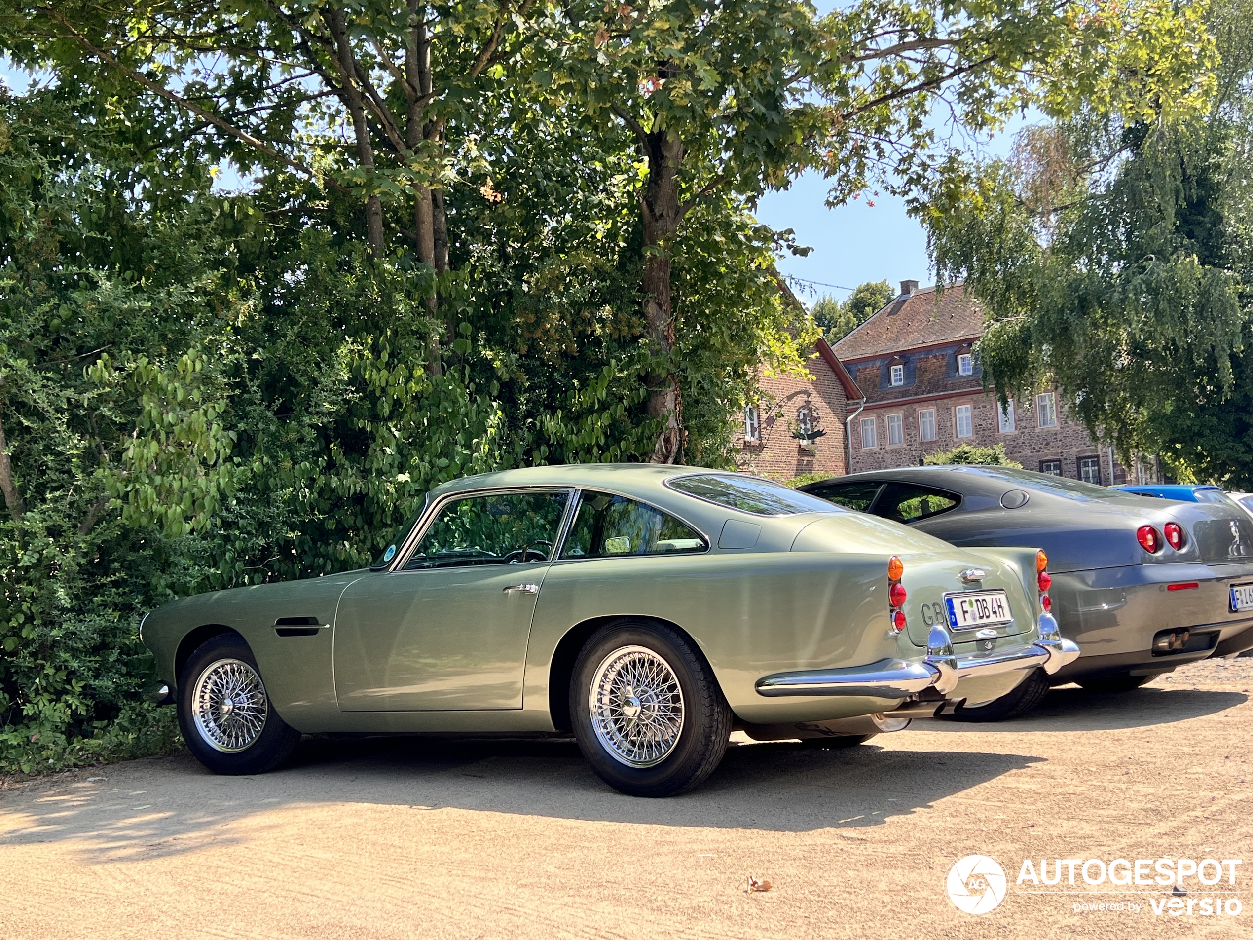 Aston Martin DB4