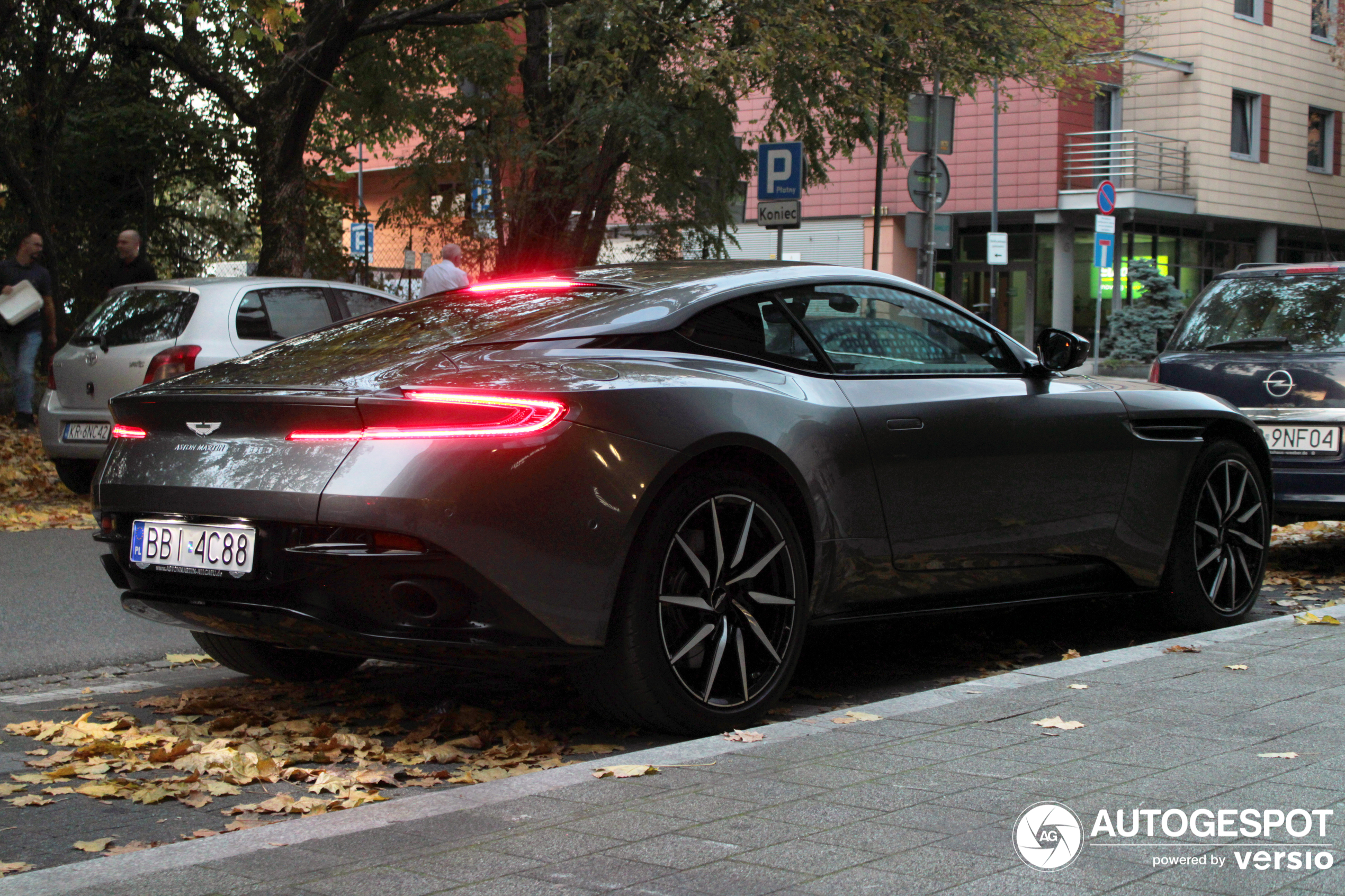 Aston Martin DB11 V8