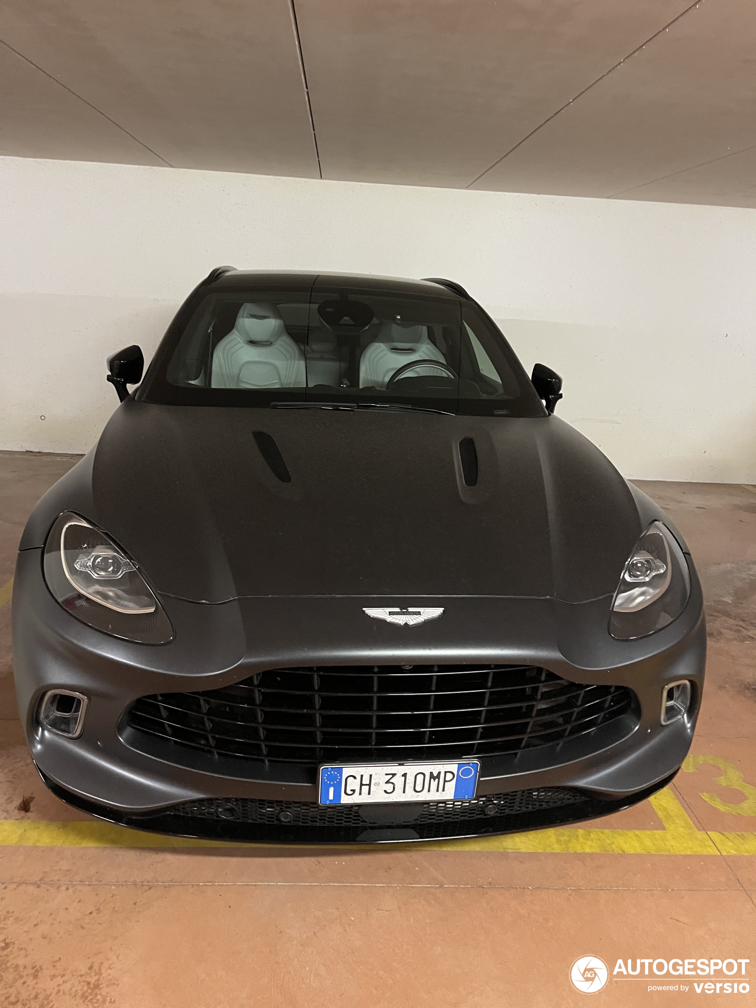 Aston Martin DBX